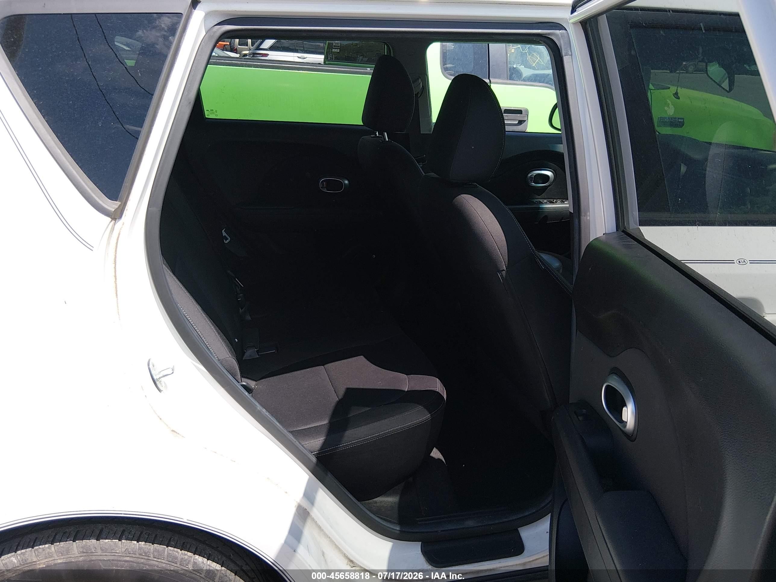2015 Kia Soul   White vin: KNDJN2A23F7172394