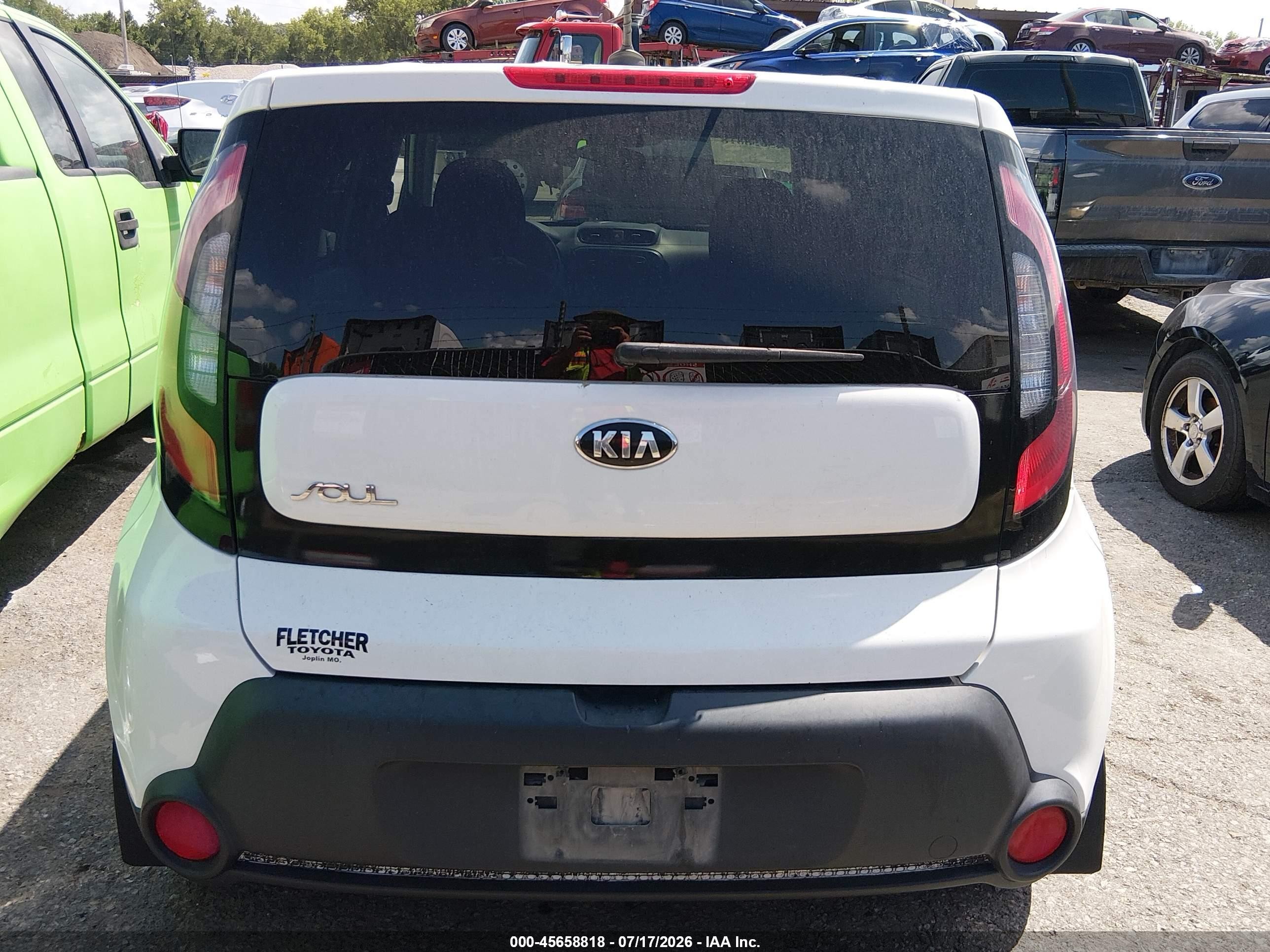 2015 Kia Soul   White vin: KNDJN2A23F7172394