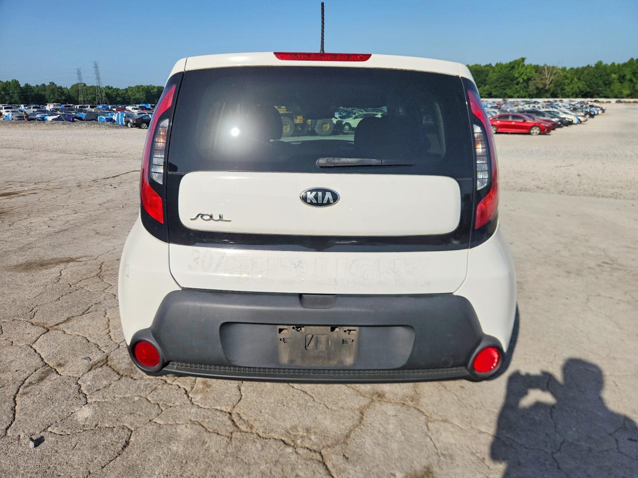 2015 Kia Soul Base White vin: KNDJN2A23F7186988