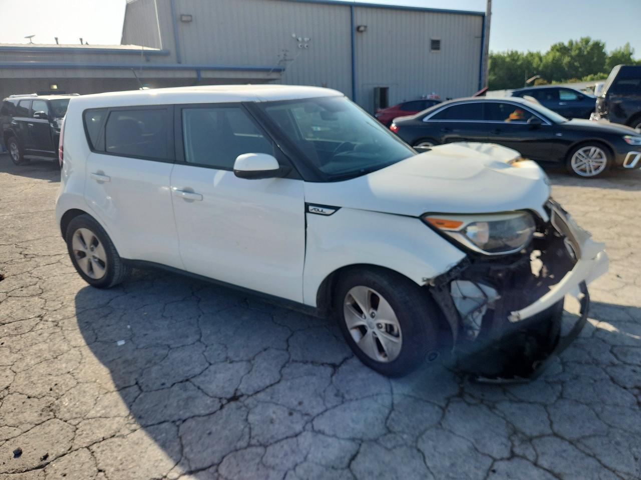 2015 Kia Soul Base White vin: KNDJN2A23F7186988