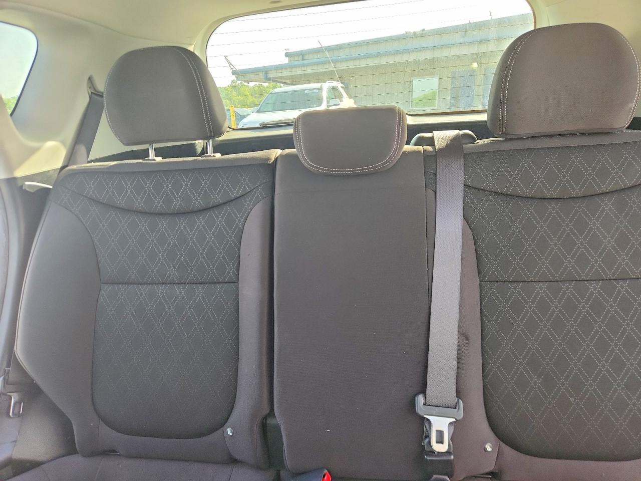 2015 Kia Soul Base White vin: KNDJN2A23F7186988