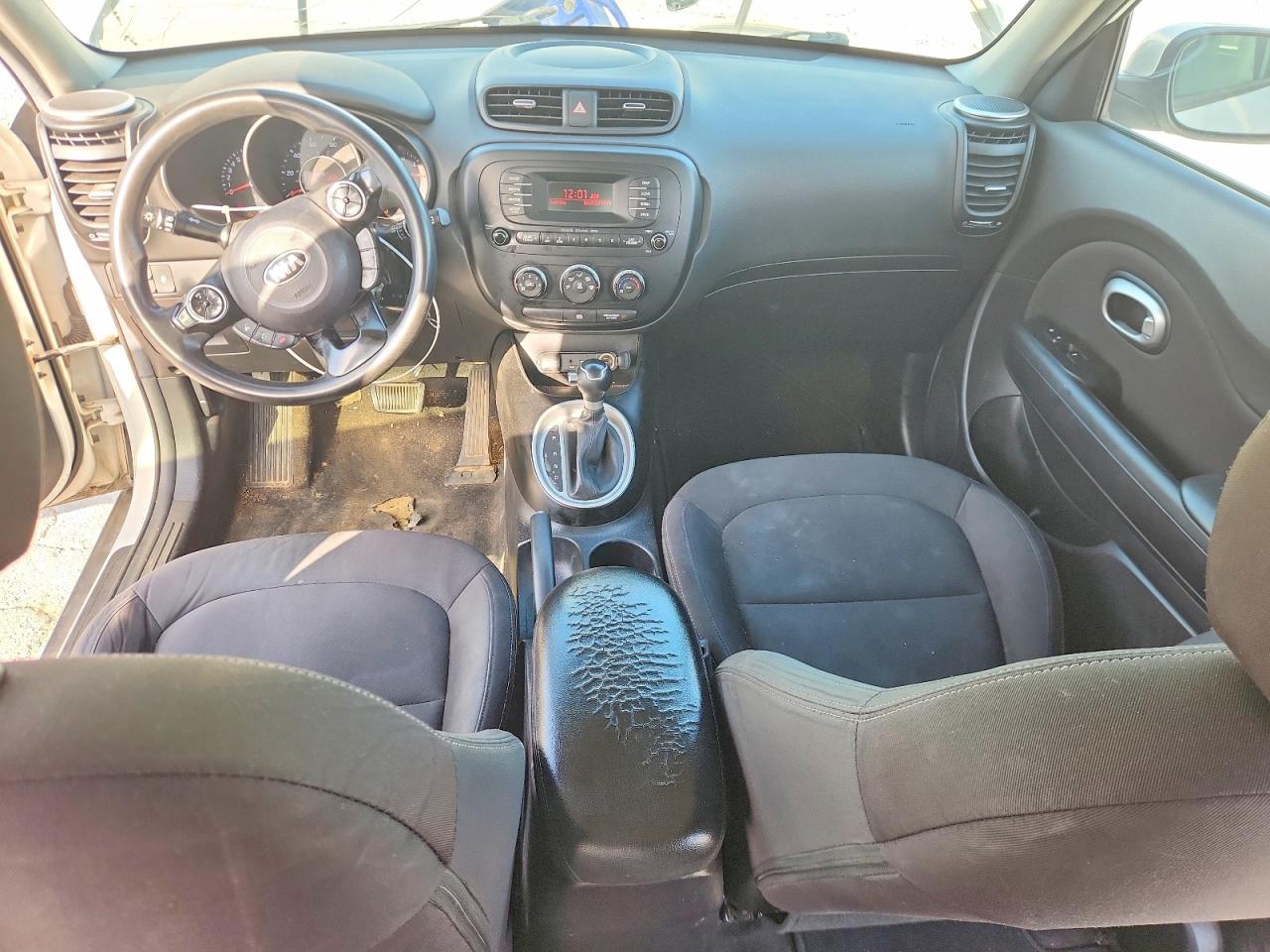 2015 Kia Soul Base White vin: KNDJN2A23F7186988