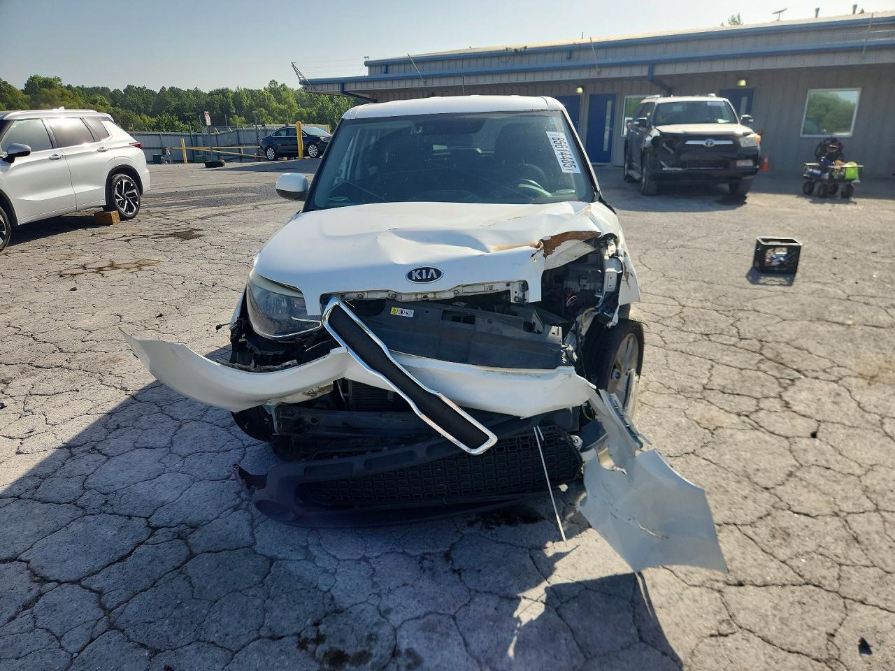 2015 Kia Soul Base White vin: KNDJN2A23F7186988