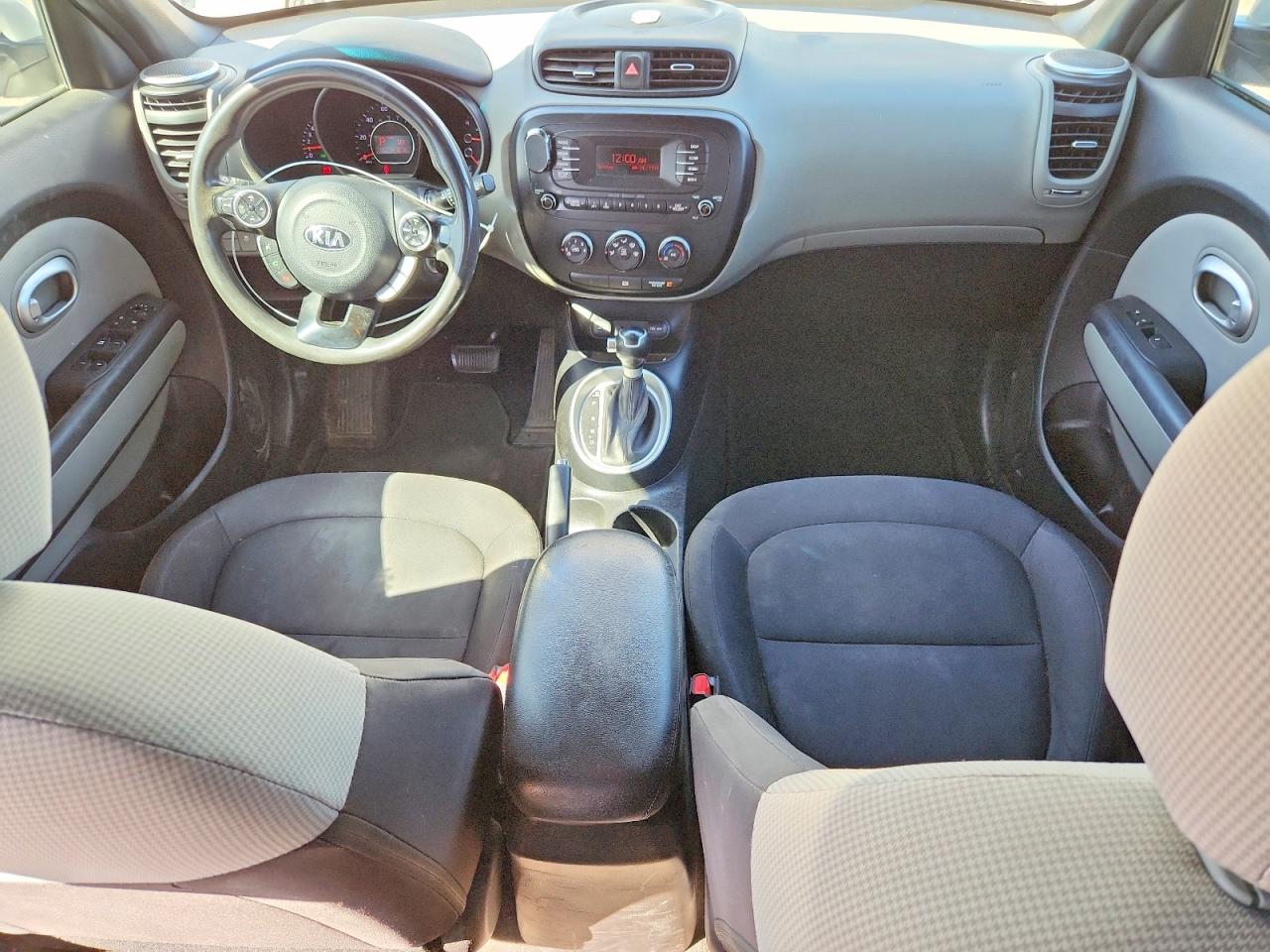 2015 Kia Soul Base White vin: KNDJN2A23F7231489