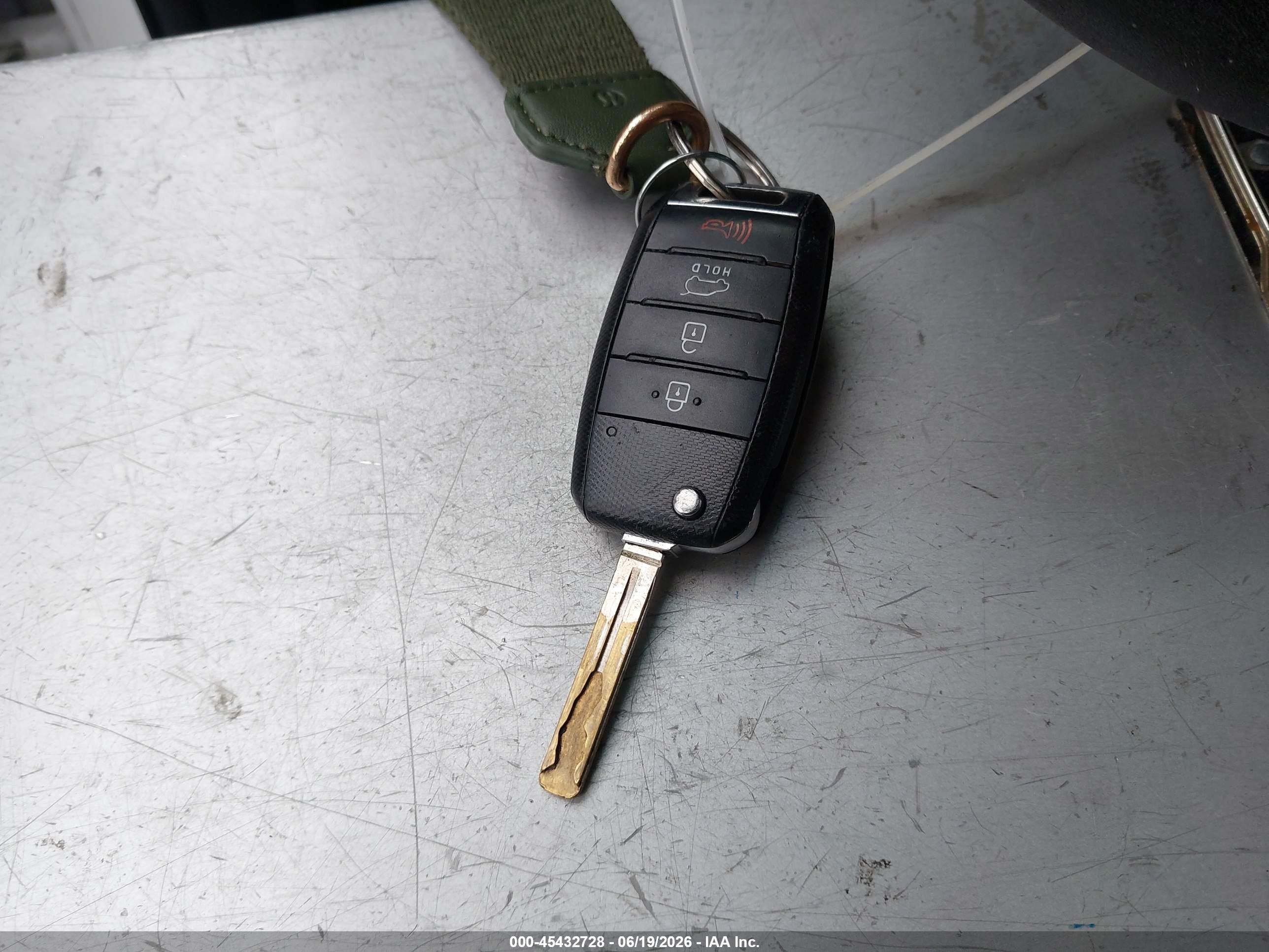 2015 Kia Soul   White vin: KNDJN2A23F7812684
