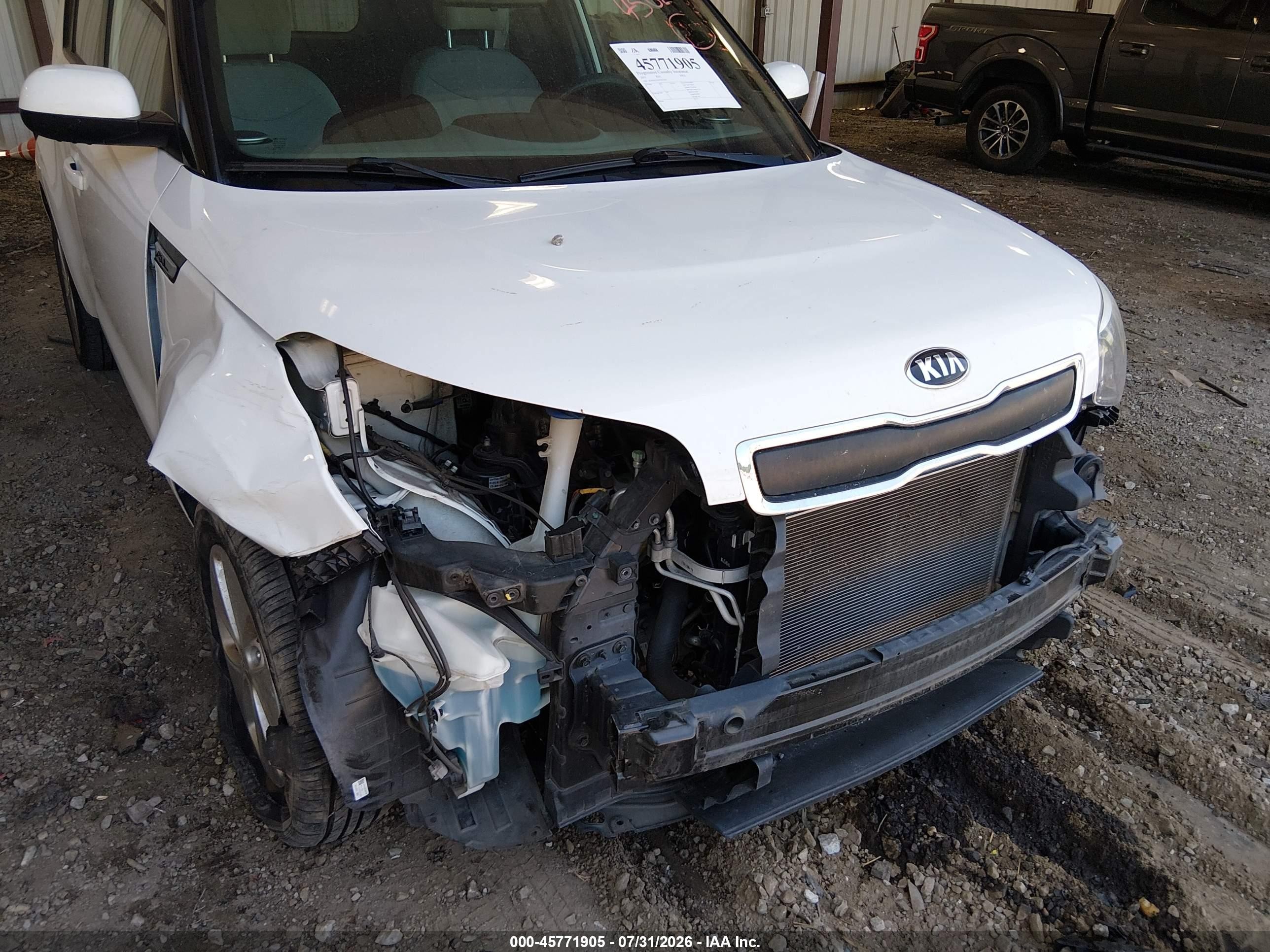 2015 Kia Soul   White vin: KNDJN2A23F7813401