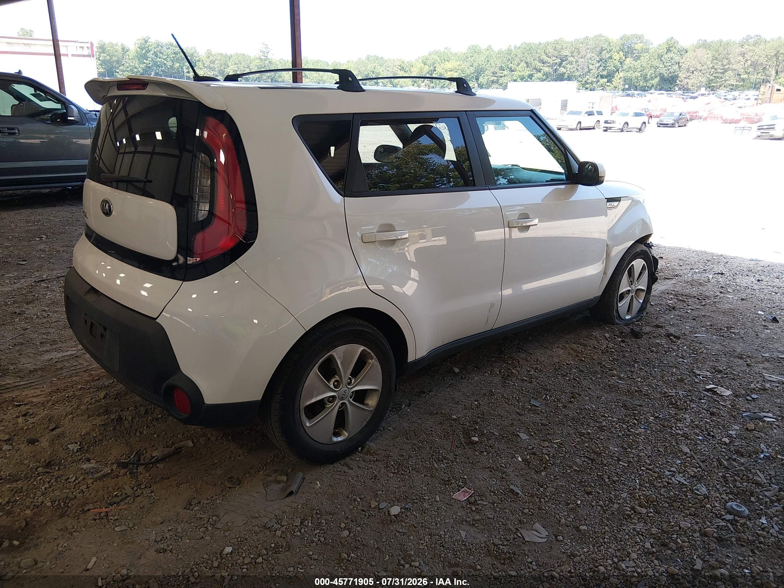 2015 Kia Soul   White vin: KNDJN2A23F7813401