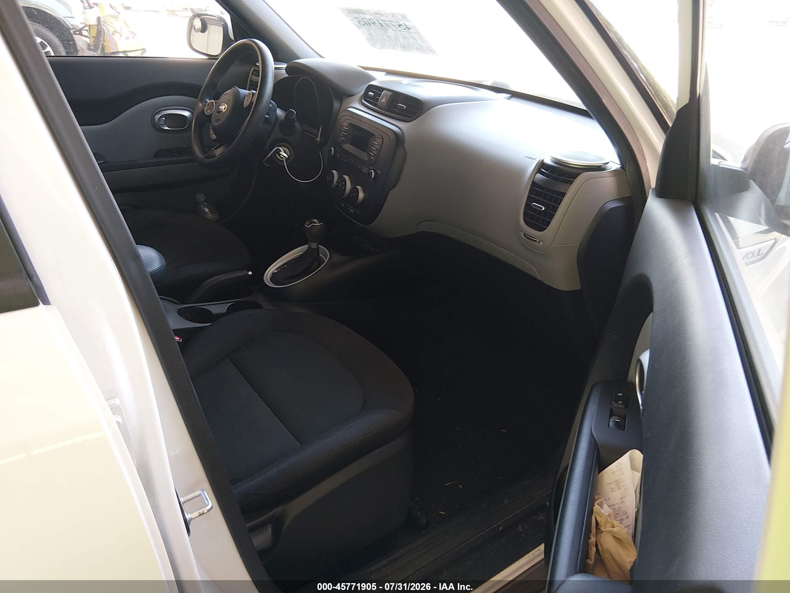 2015 Kia Soul   White vin: KNDJN2A23F7813401