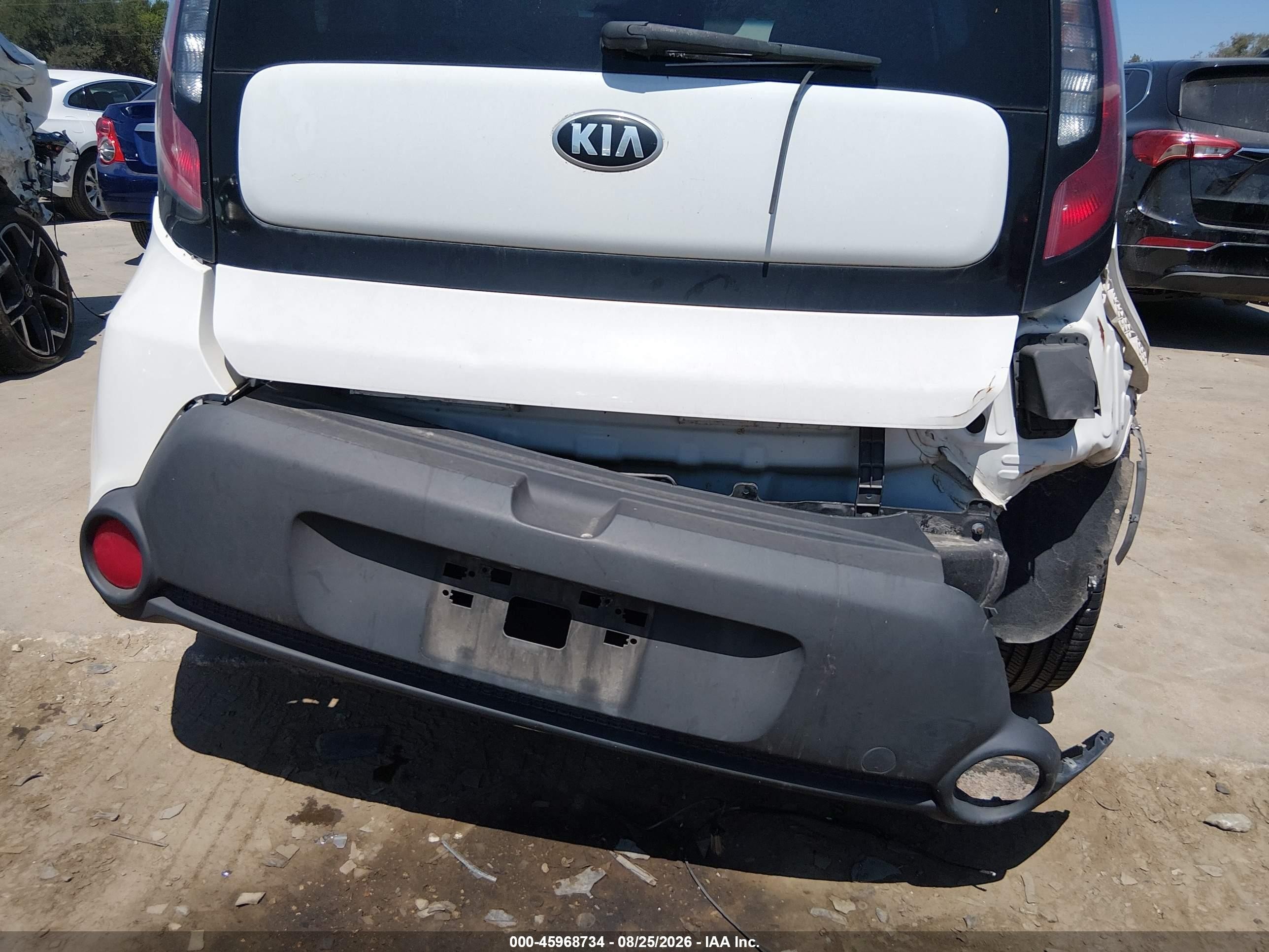 2014 Kia Soul   White vin: KNDJN2A24E7030182