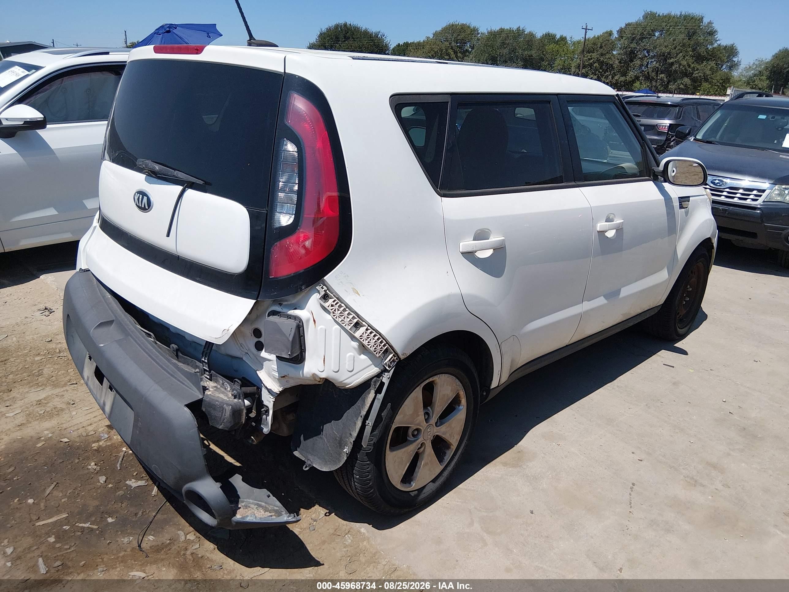 2014 Kia Soul   White vin: KNDJN2A24E7030182