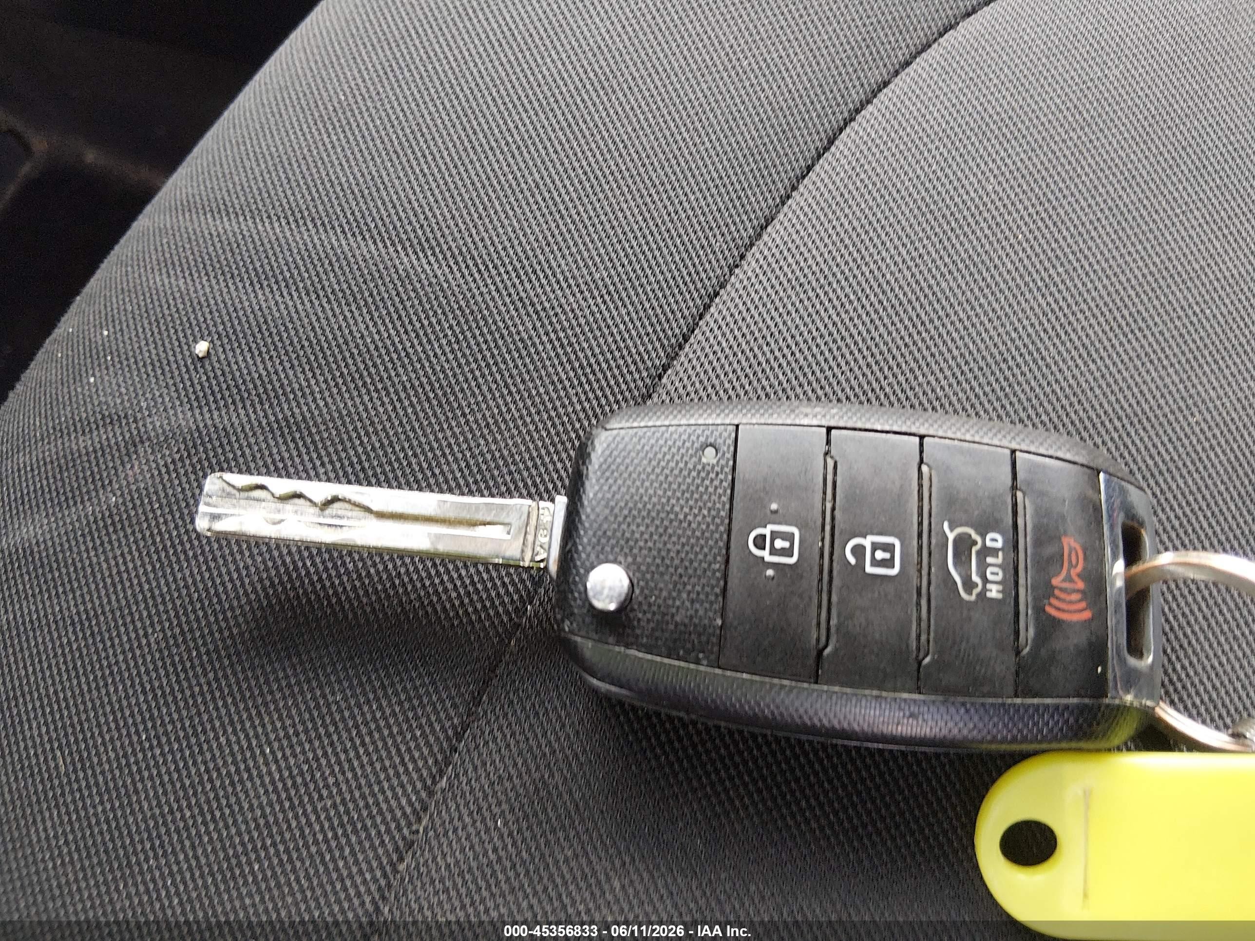 2014 Kia Soul   White vin: KNDJN2A24E7065871