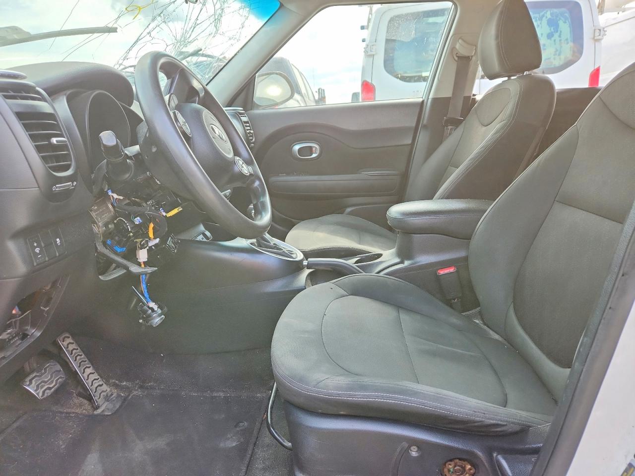 2014 Kia Soul Base White vin: KNDJN2A24E7067541