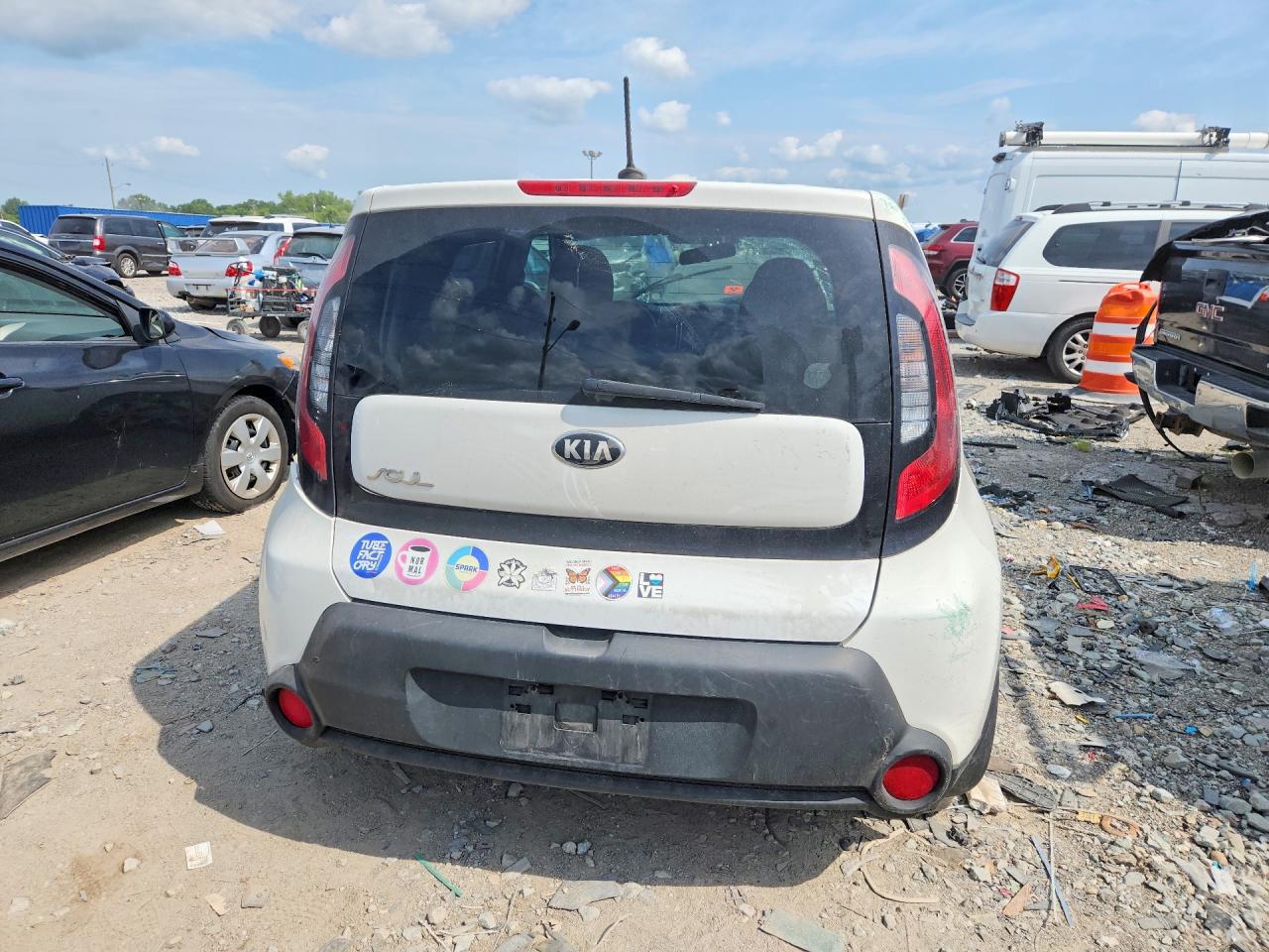 2014 Kia Soul Base White vin: KNDJN2A24E7067541