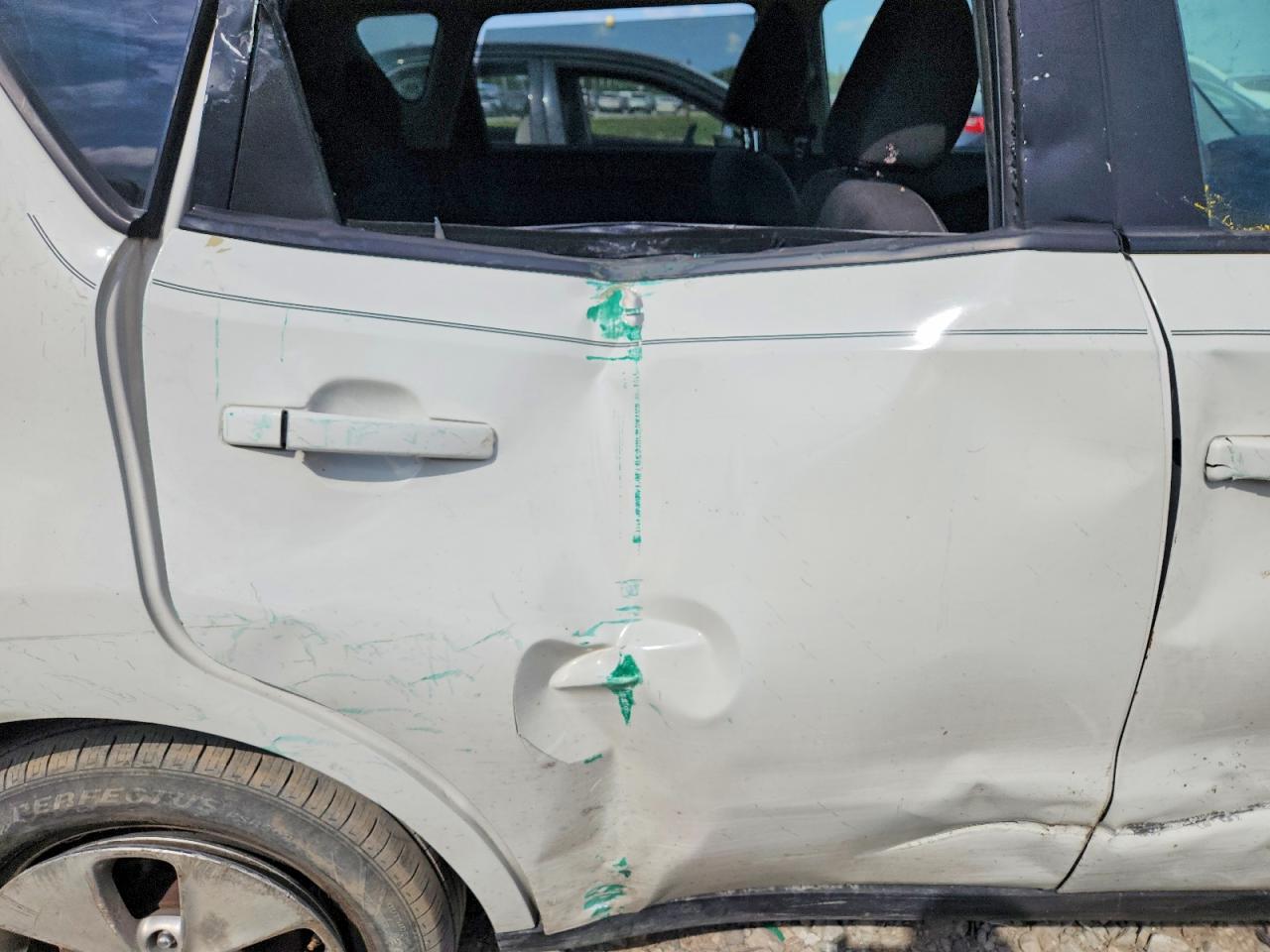 2014 Kia Soul Base White vin: KNDJN2A24E7067541