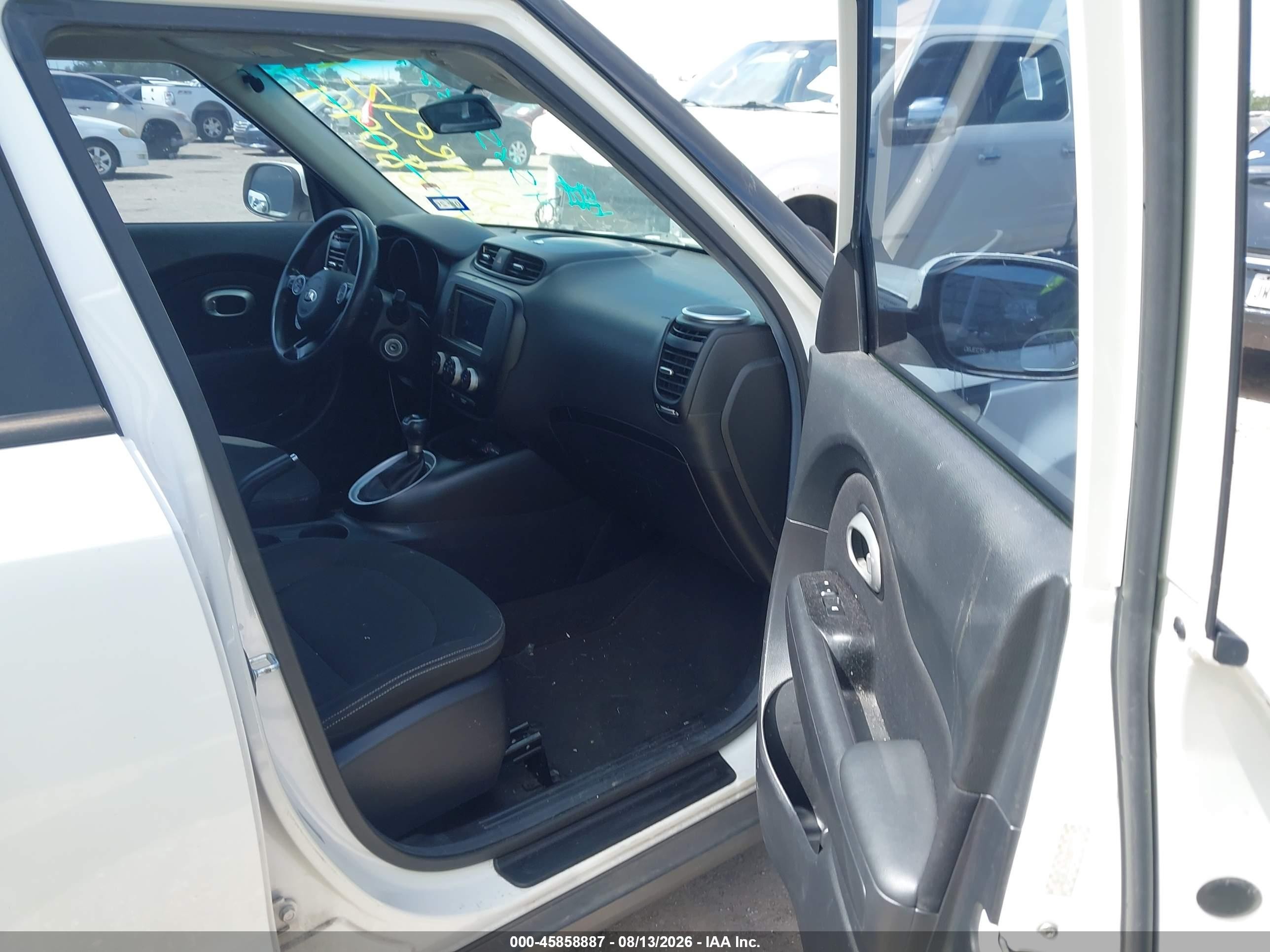 2014 Kia Soul   White vin: KNDJN2A24E7093007