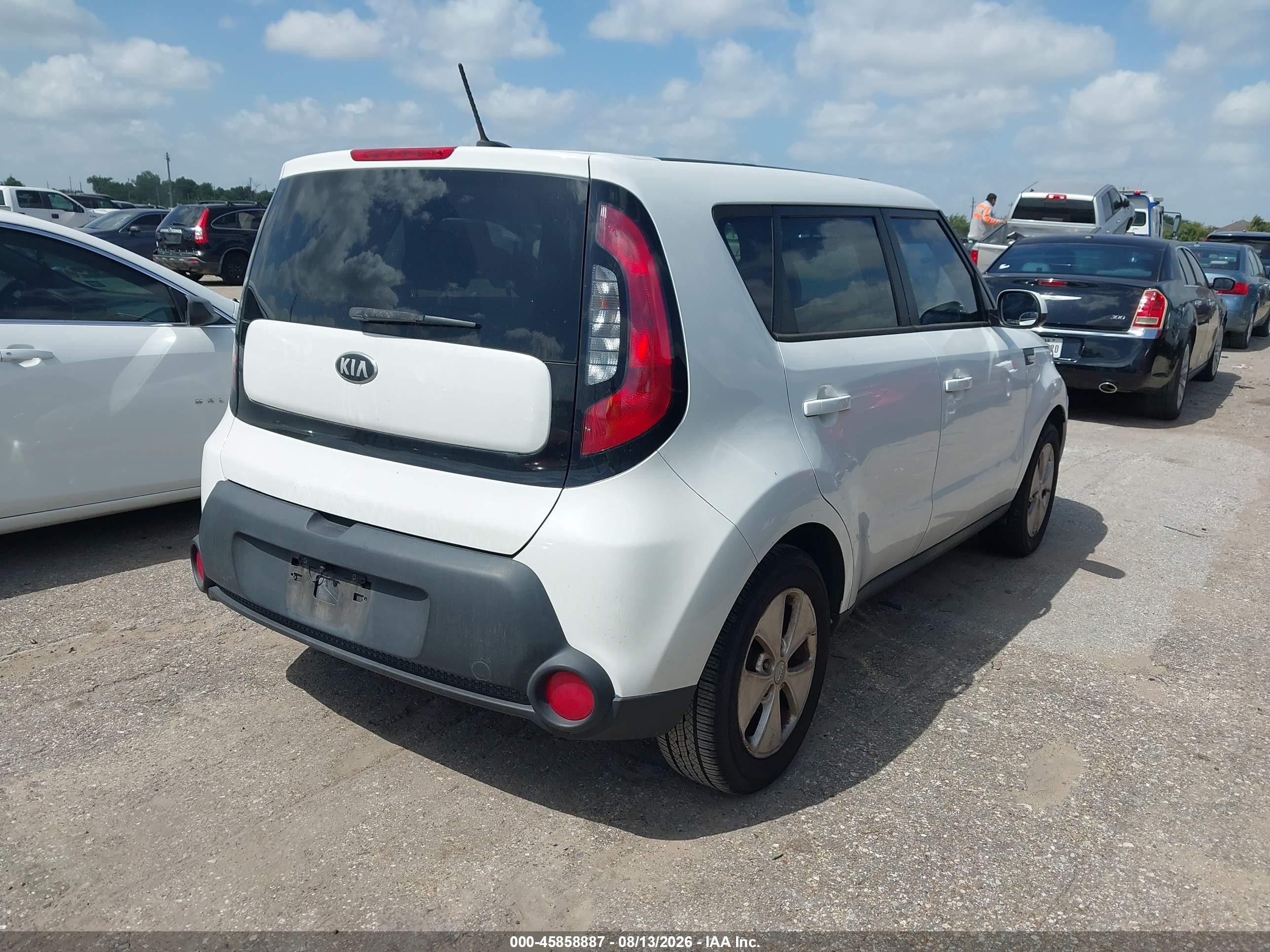 2014 Kia Soul   White vin: KNDJN2A24E7093007
