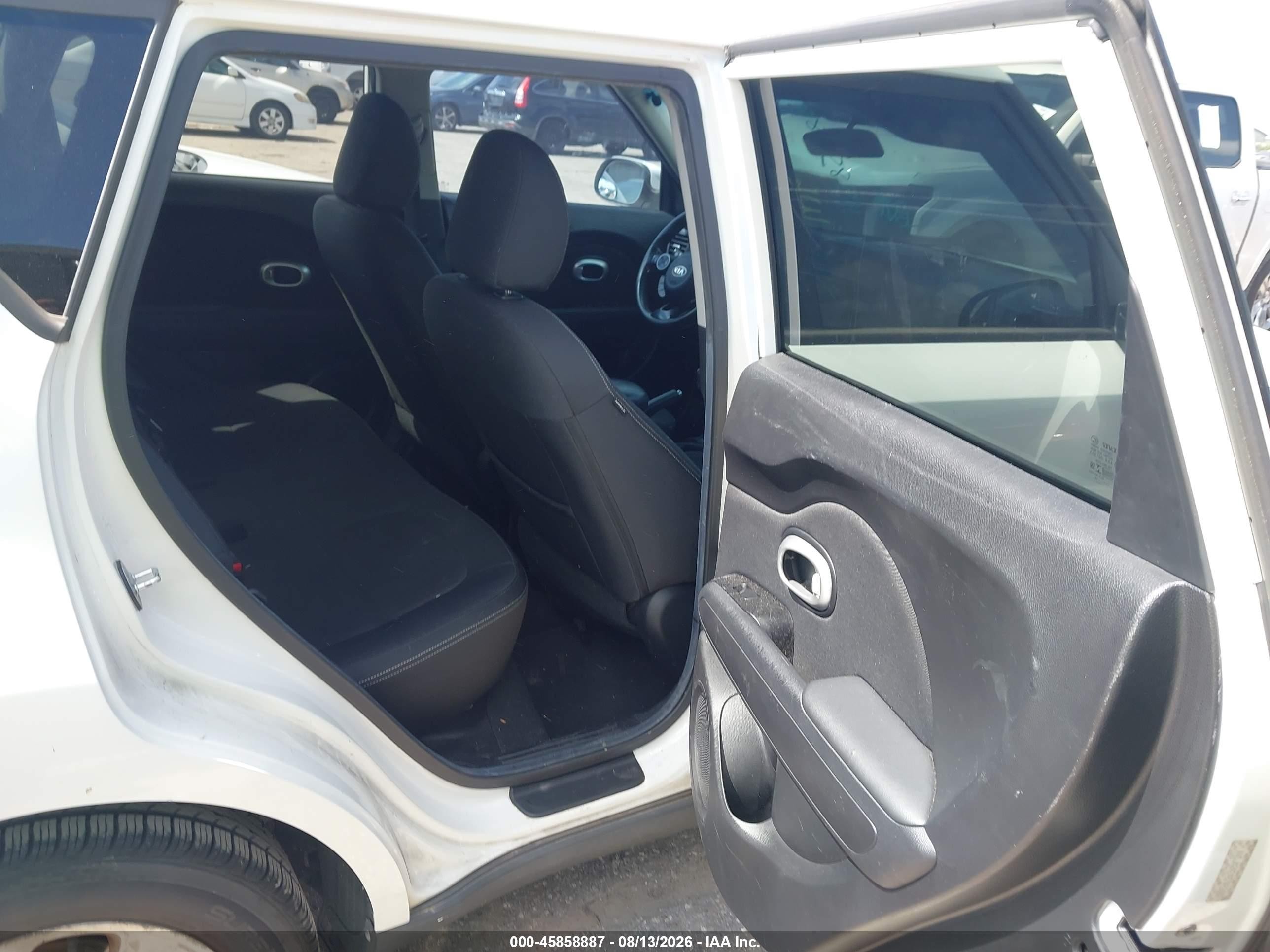 2014 Kia Soul   White vin: KNDJN2A24E7093007