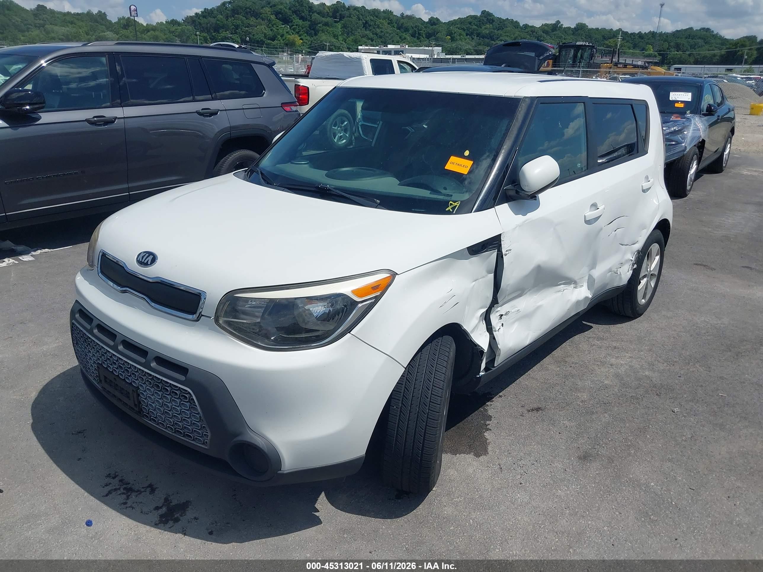 2014 Kia Soul   White vin: KNDJN2A24E7111439