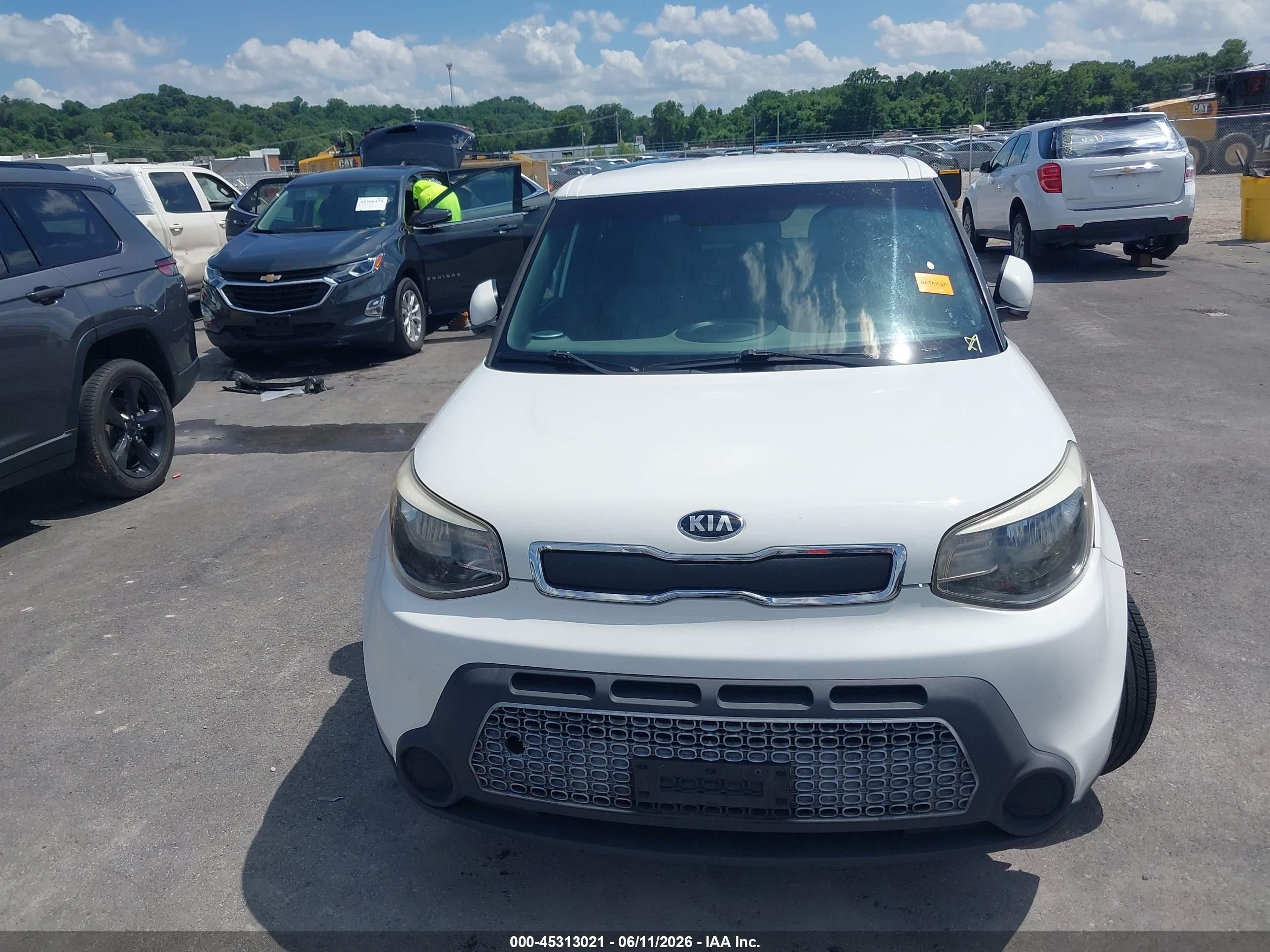 2014 Kia Soul   White vin: KNDJN2A24E7111439