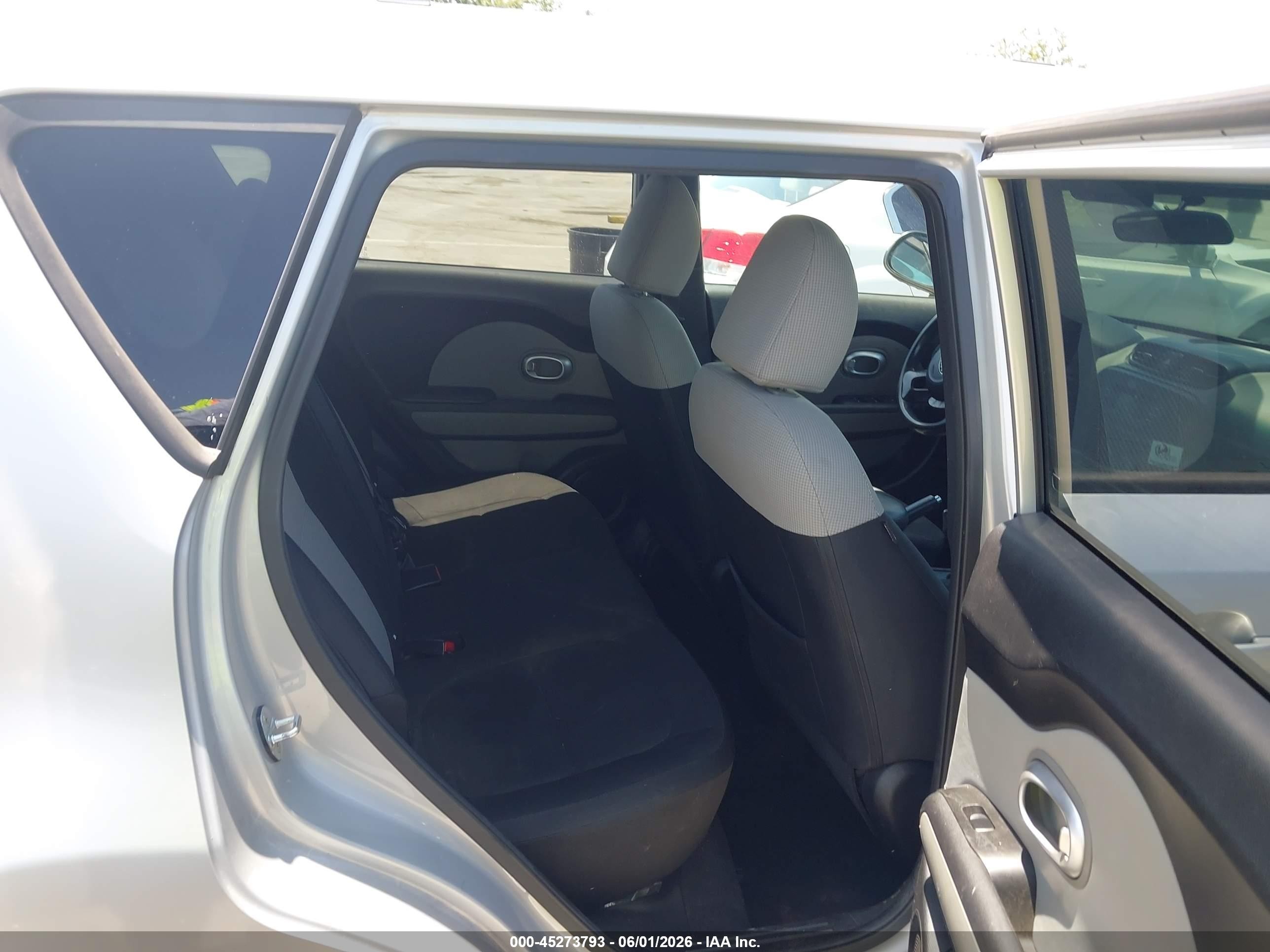 2014 Kia Soul   Silver vin: KNDJN2A24E7702211