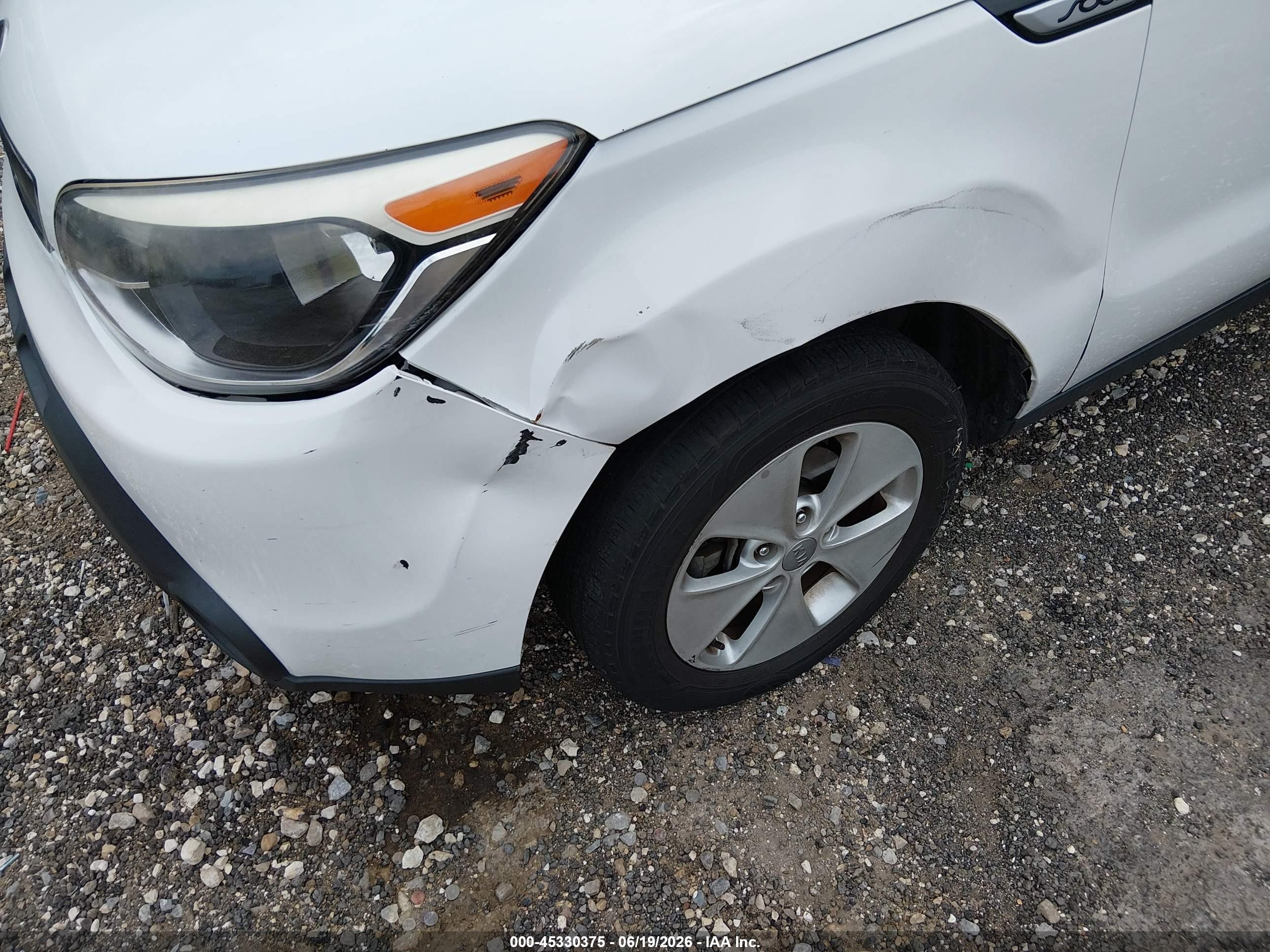 2015 Kia Soul   White vin: KNDJN2A24F7122314