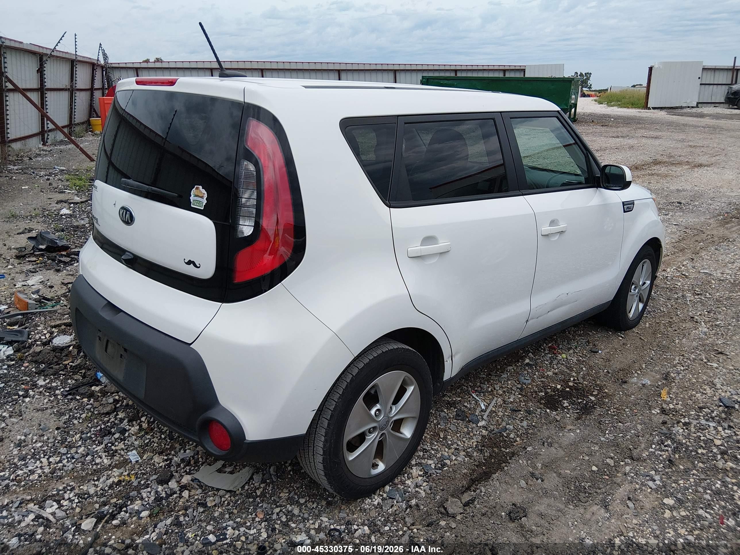 2015 Kia Soul   White vin: KNDJN2A24F7122314