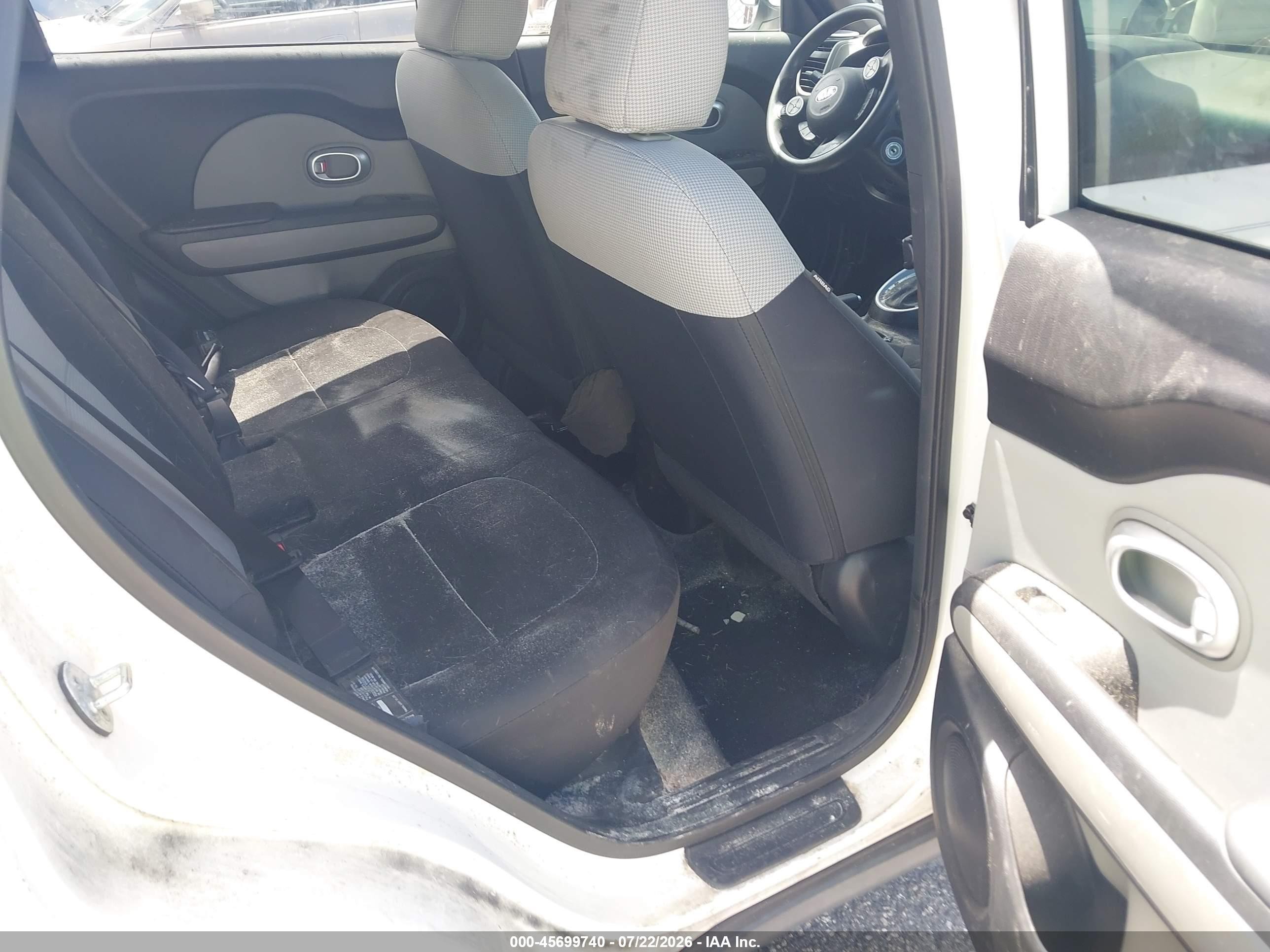 2015 Kia Soul   Белый vin: KNDJN2A24F7156771