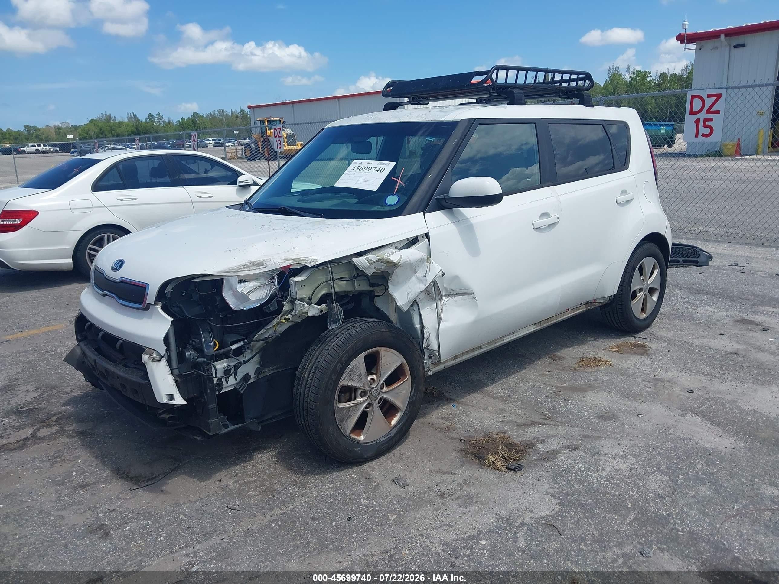 2015 Kia Soul   Белый vin: KNDJN2A24F7156771