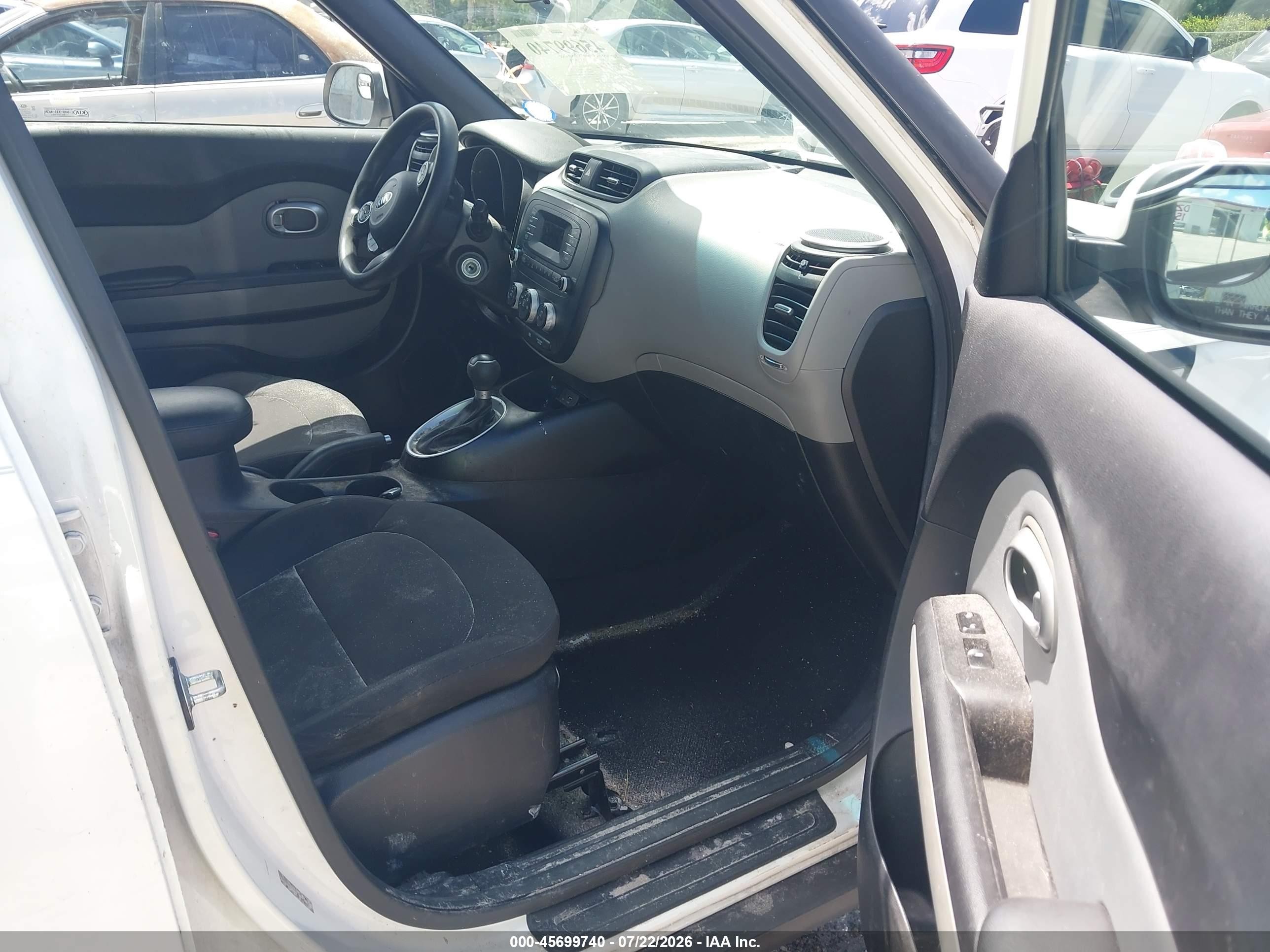 2015 Kia Soul   Белый vin: KNDJN2A24F7156771