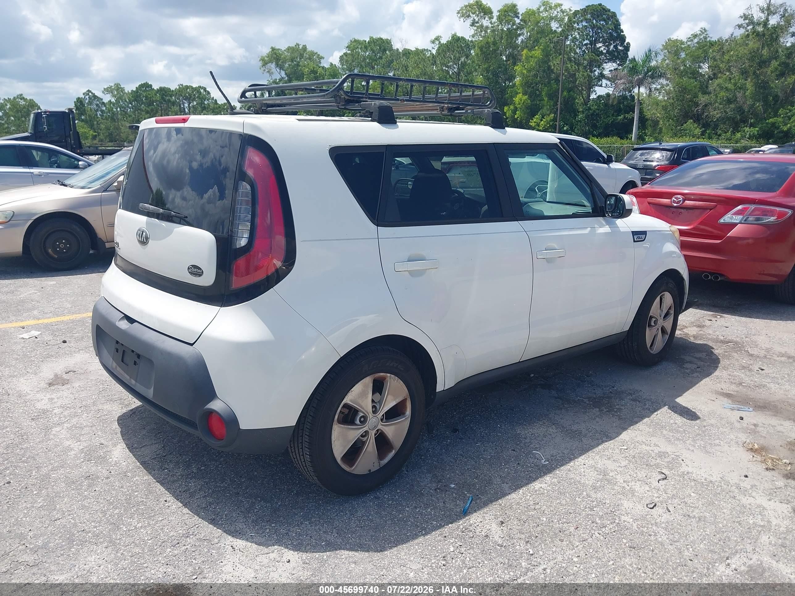 2015 Kia Soul   Белый vin: KNDJN2A24F7156771