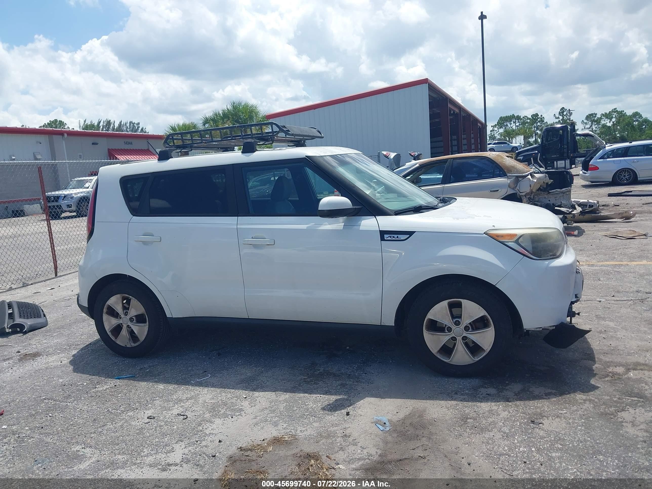 2015 Kia Soul   Белый vin: KNDJN2A24F7156771