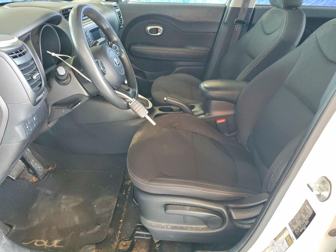 2015 Kia Soul Base Белый vin: KNDJN2A24F7163008