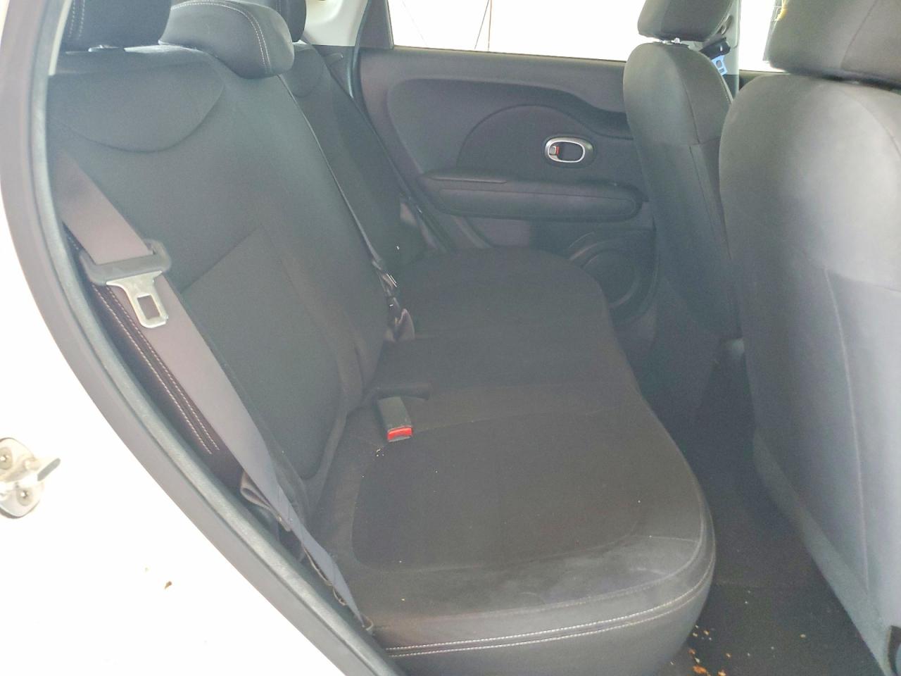 2015 Kia Soul Base Белый vin: KNDJN2A24F7163008