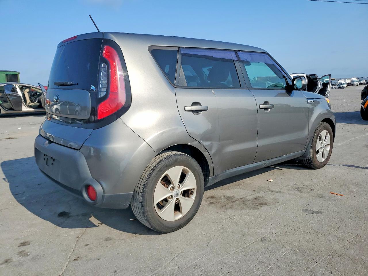 2015 Kia Soul Base Серый vin: KNDJN2A24F7167849