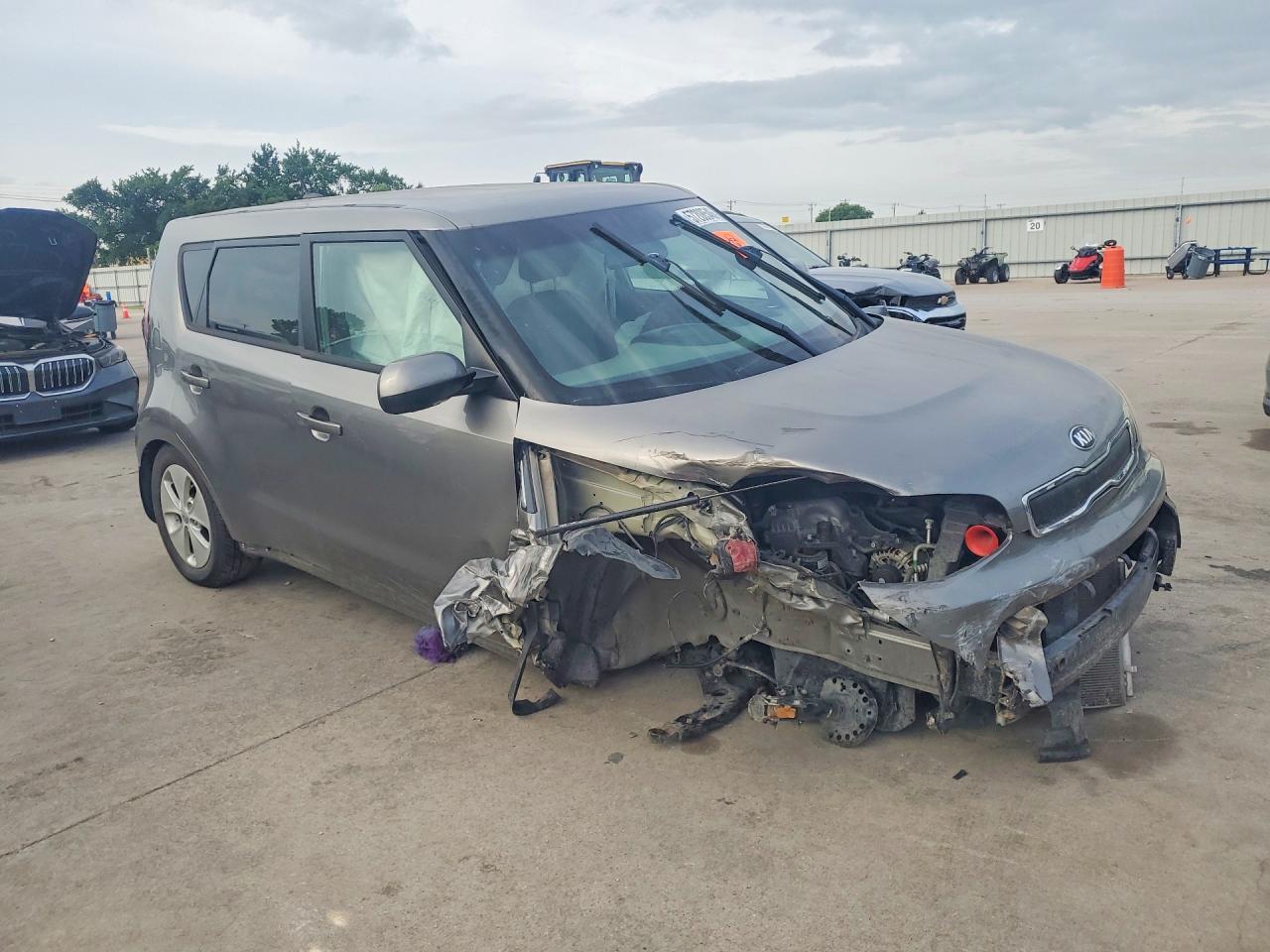 2015 Kia Soul Base Silver vin: KNDJN2A24F7217858