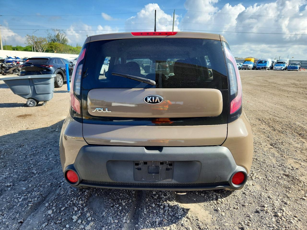 2015 Kia Soul Base Beige vin: KNDJN2A24F7220176