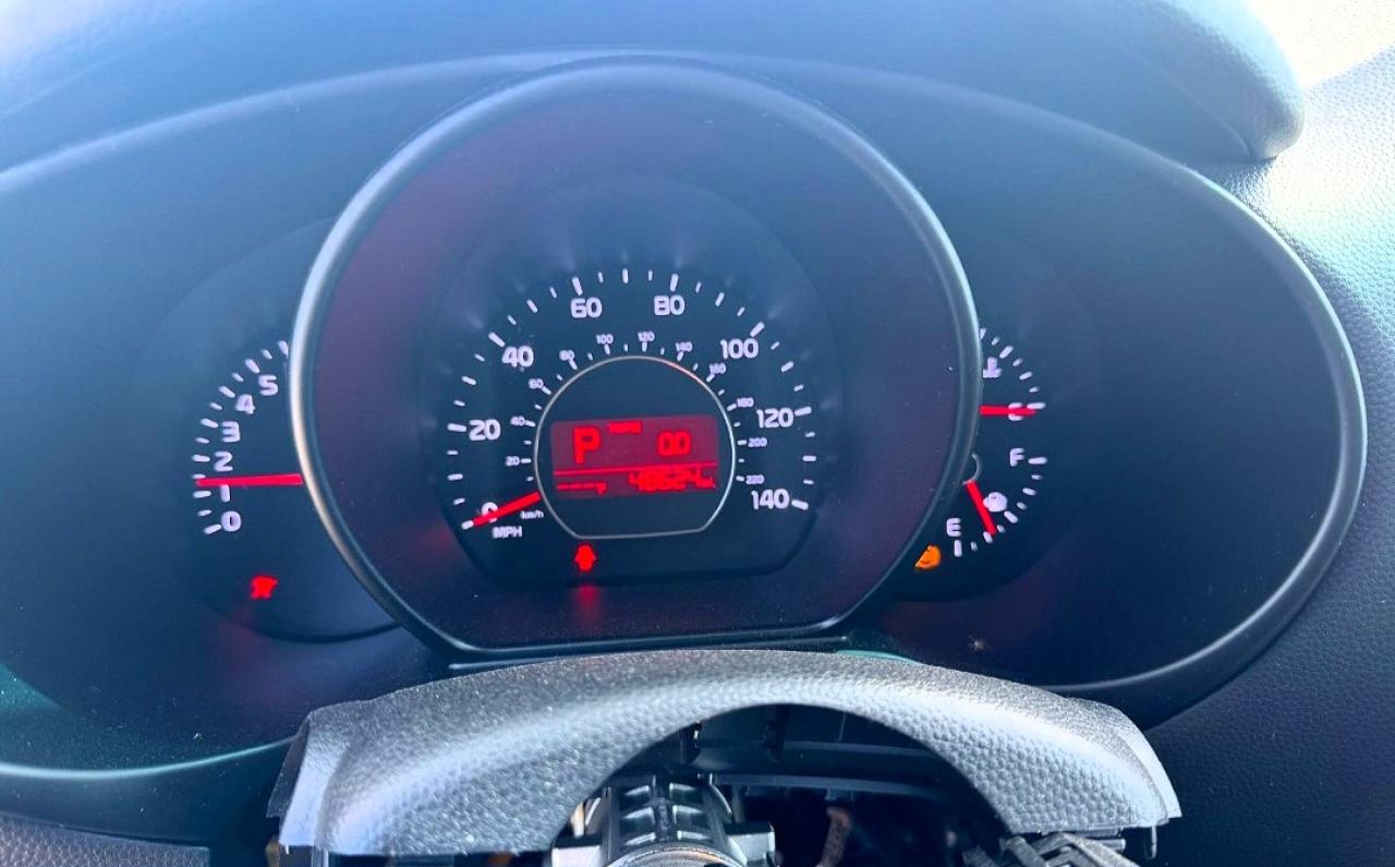 2015 Kia Soul Base Beige vin: KNDJN2A24F7220176