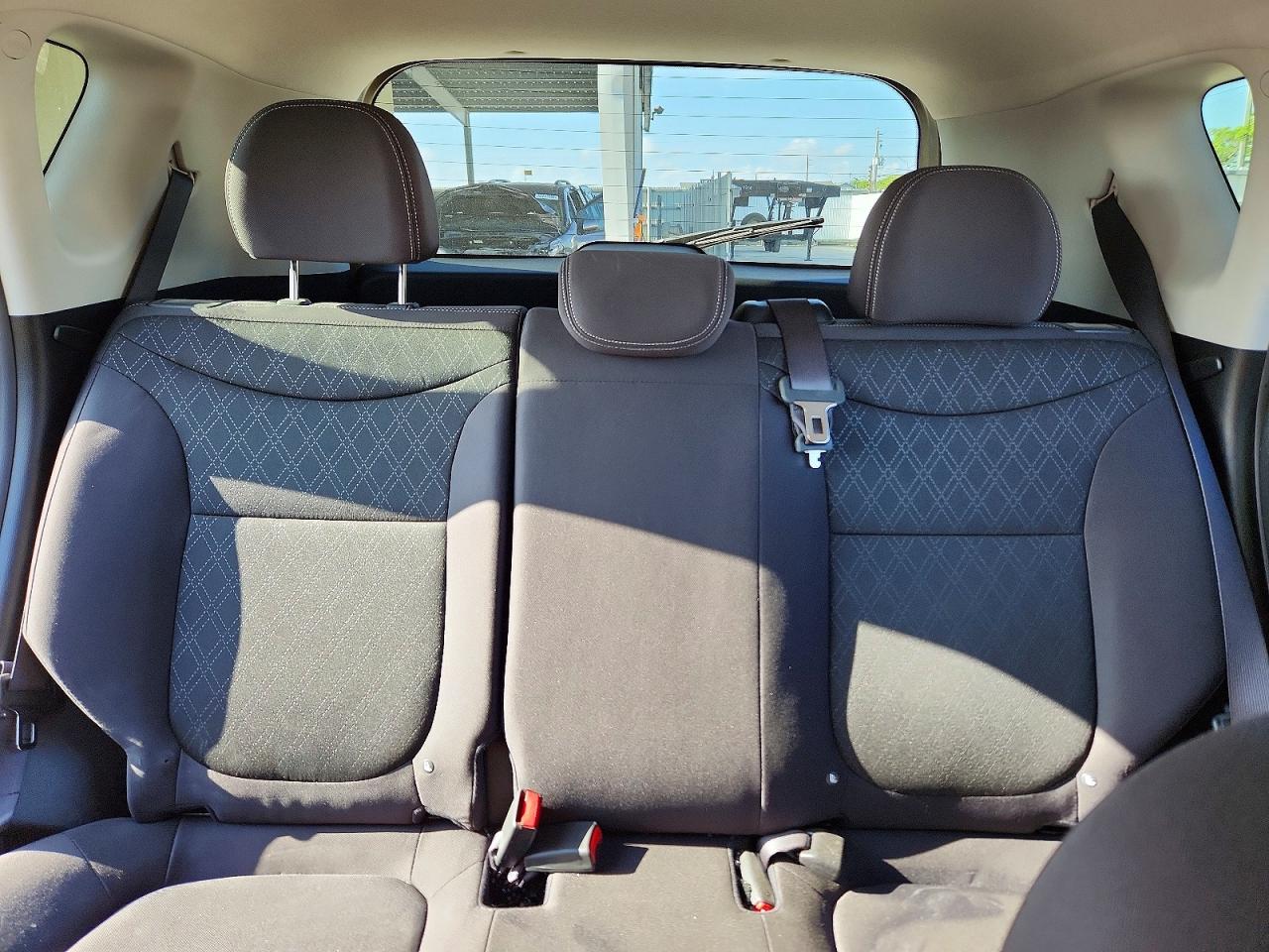 2015 Kia Soul Base Beige vin: KNDJN2A24F7220176