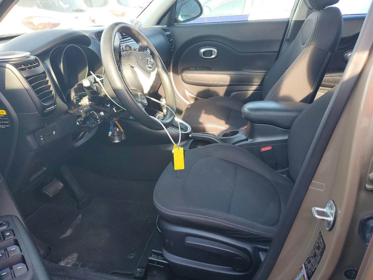 2015 Kia Soul Base Beige vin: KNDJN2A24F7220176