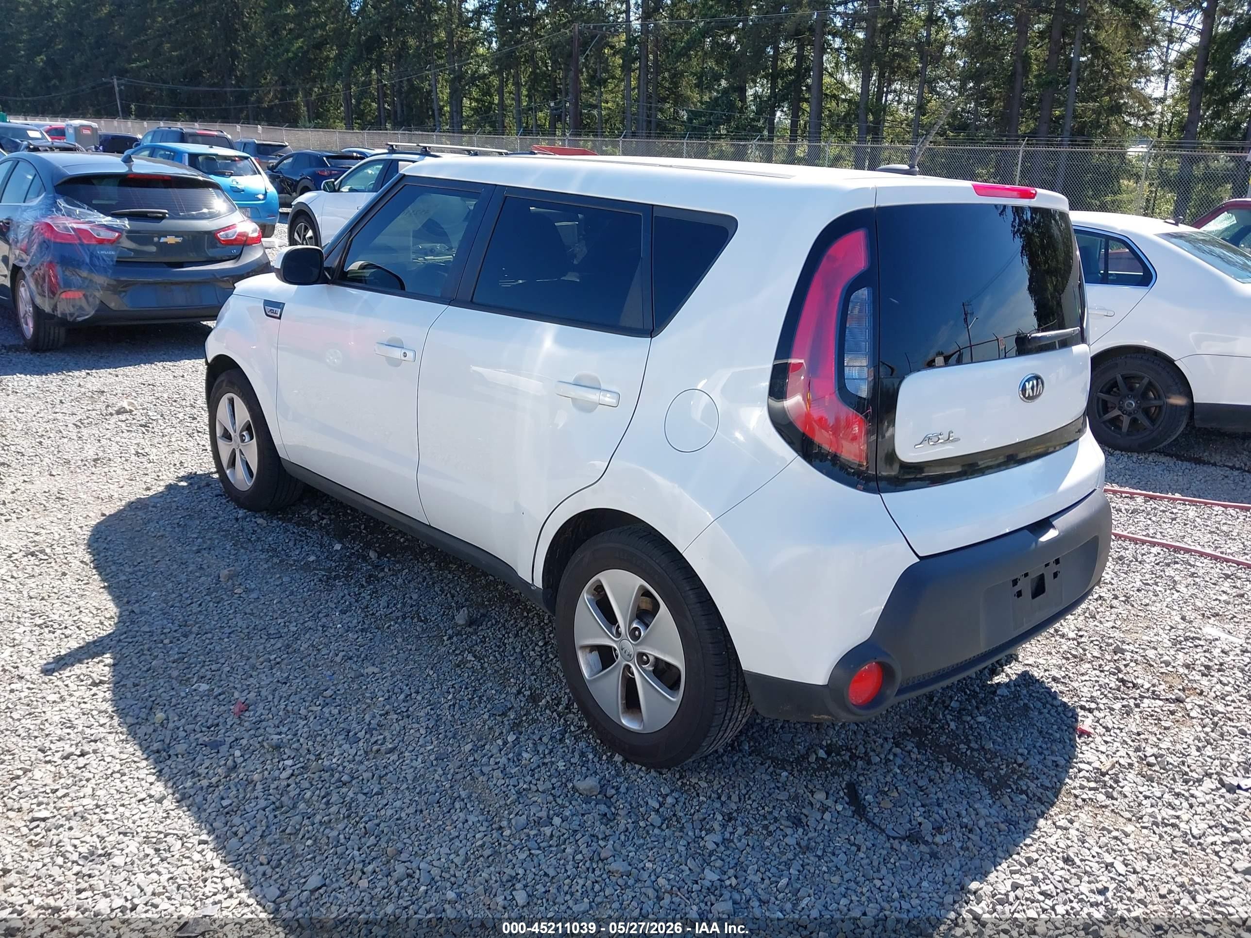 2015 Kia Soul   White vin: KNDJN2A24F7221747