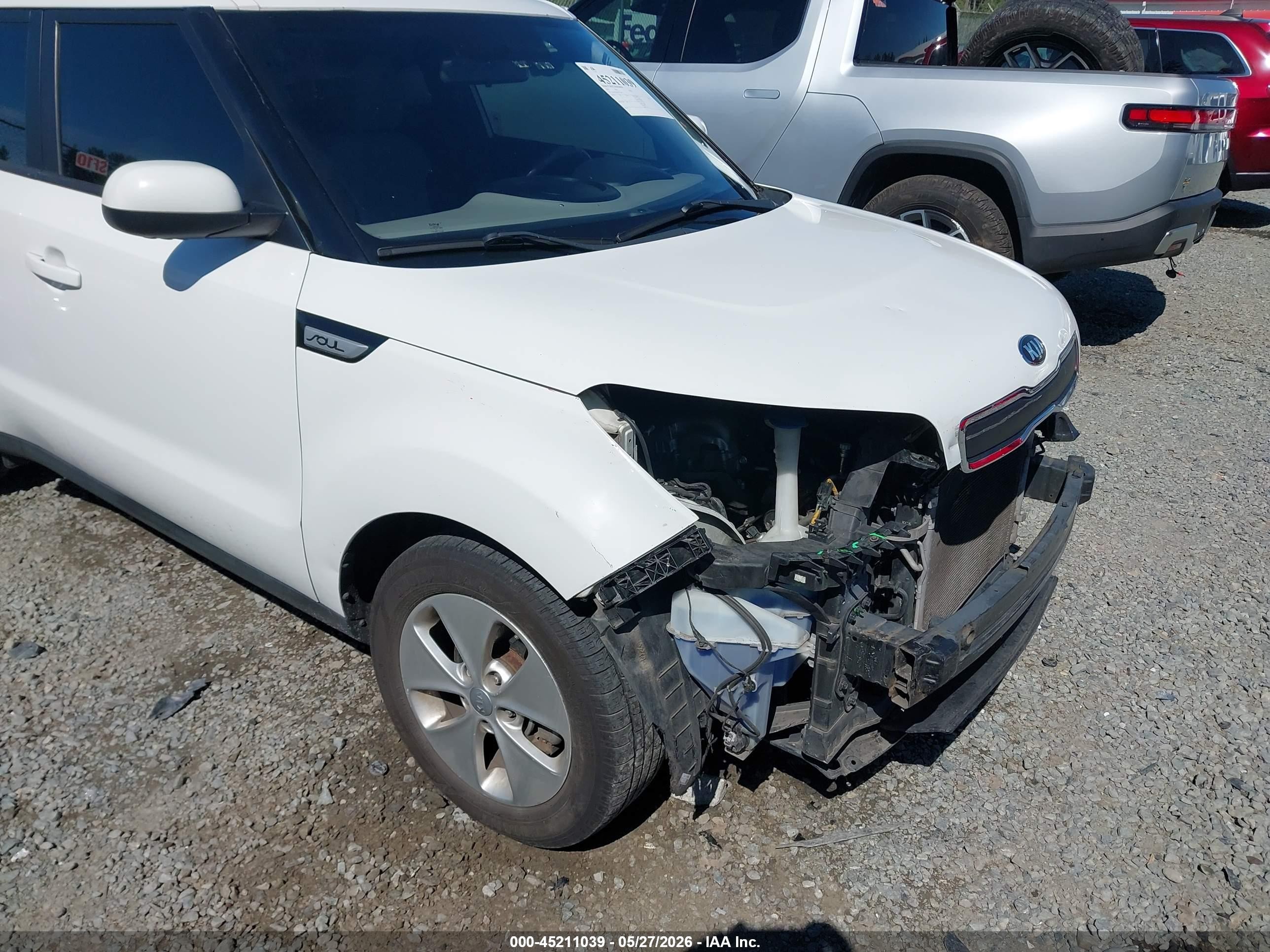 2015 Kia Soul   White vin: KNDJN2A24F7221747