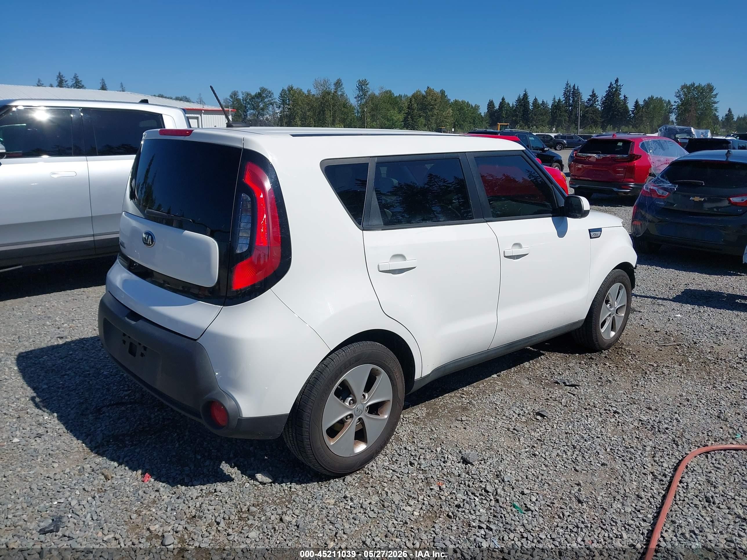 2015 Kia Soul   White vin: KNDJN2A24F7221747