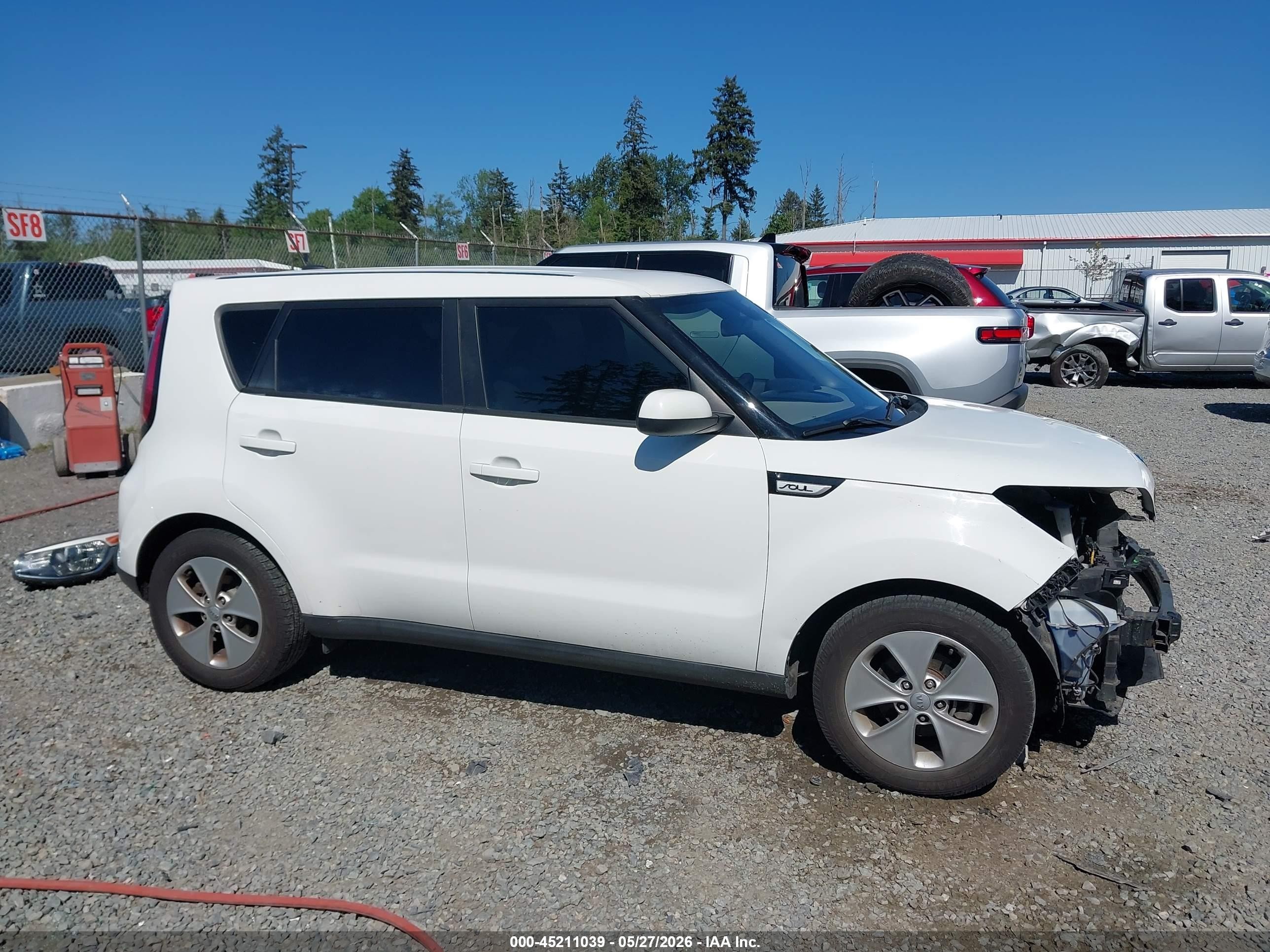 2015 Kia Soul   White vin: KNDJN2A24F7221747