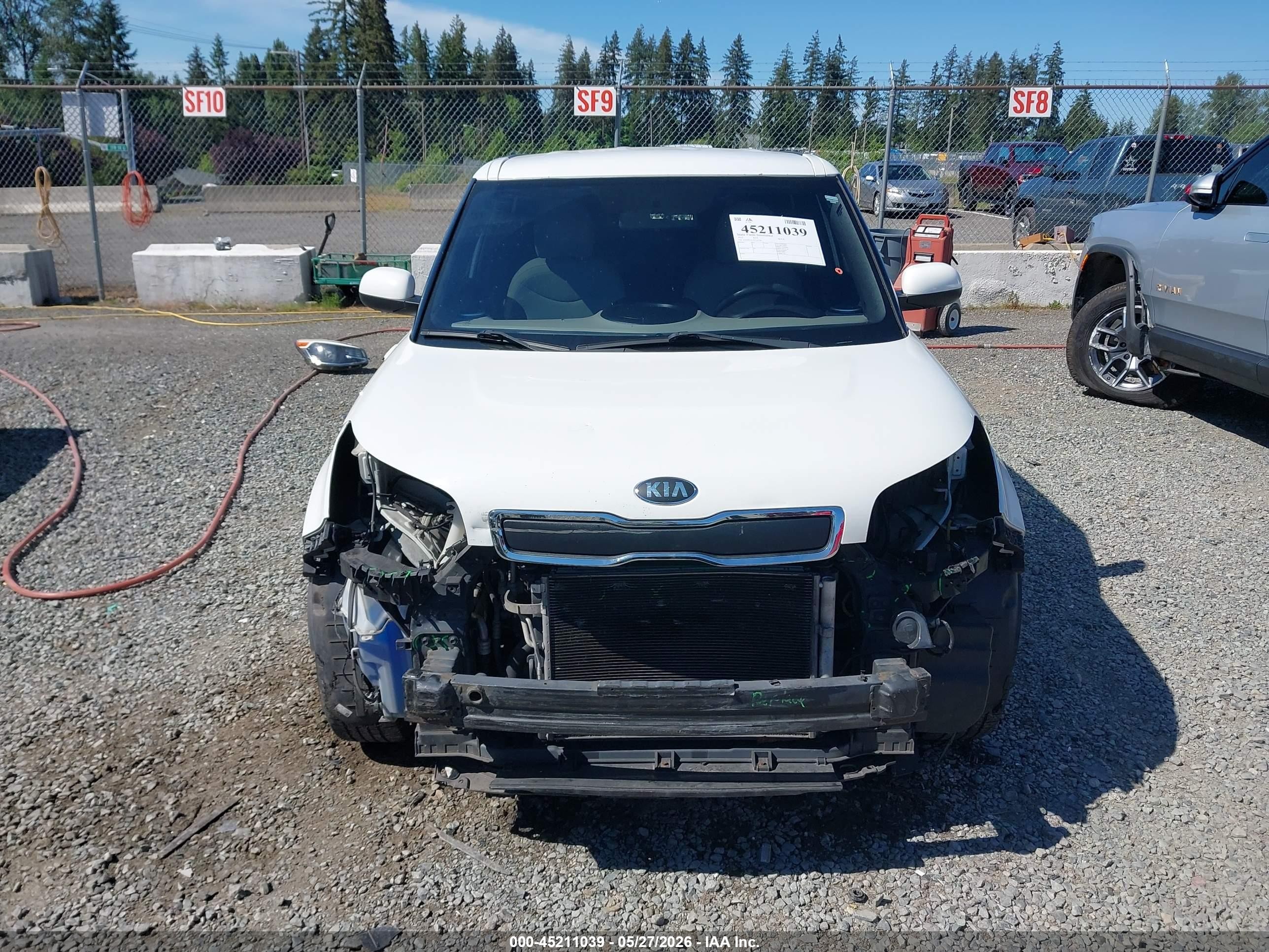 2015 Kia Soul   White vin: KNDJN2A24F7221747