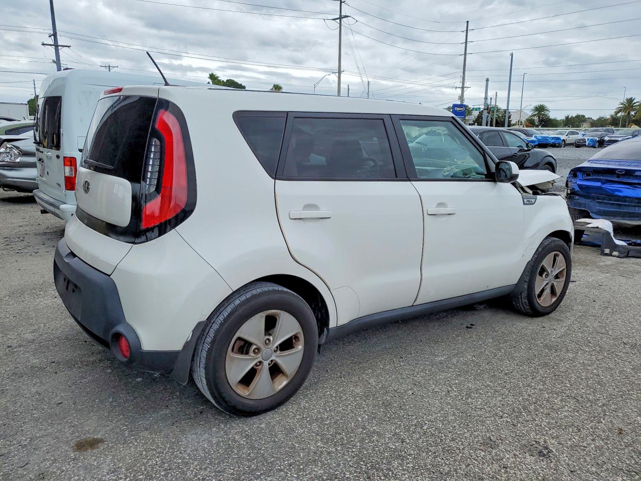2015 Kia Soul Base White vin: KNDJN2A24F7777623