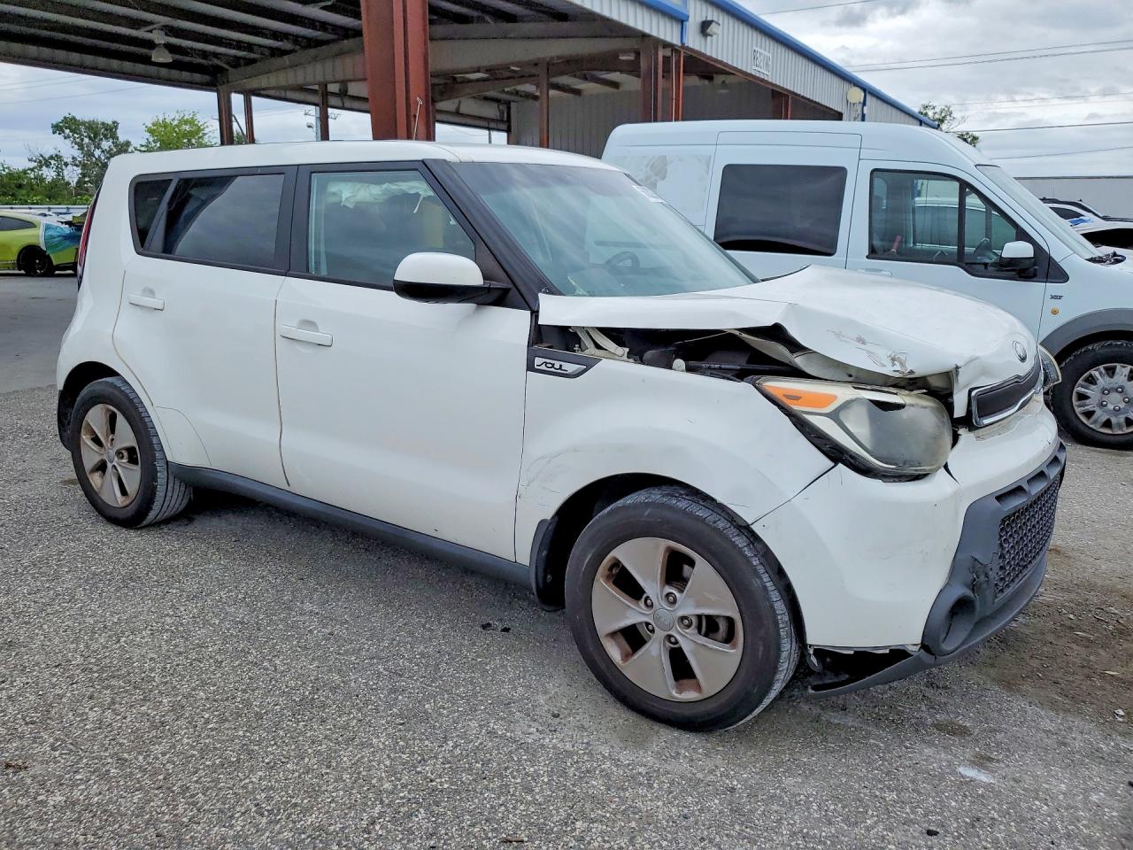 2015 Kia Soul Base White vin: KNDJN2A24F7777623