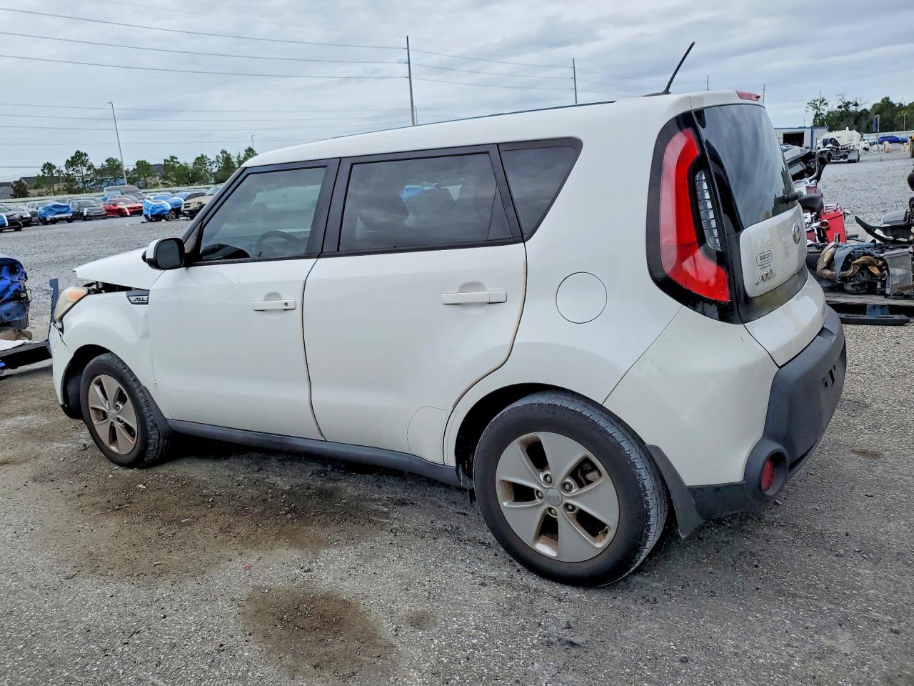 2015 Kia Soul Base White vin: KNDJN2A24F7777623
