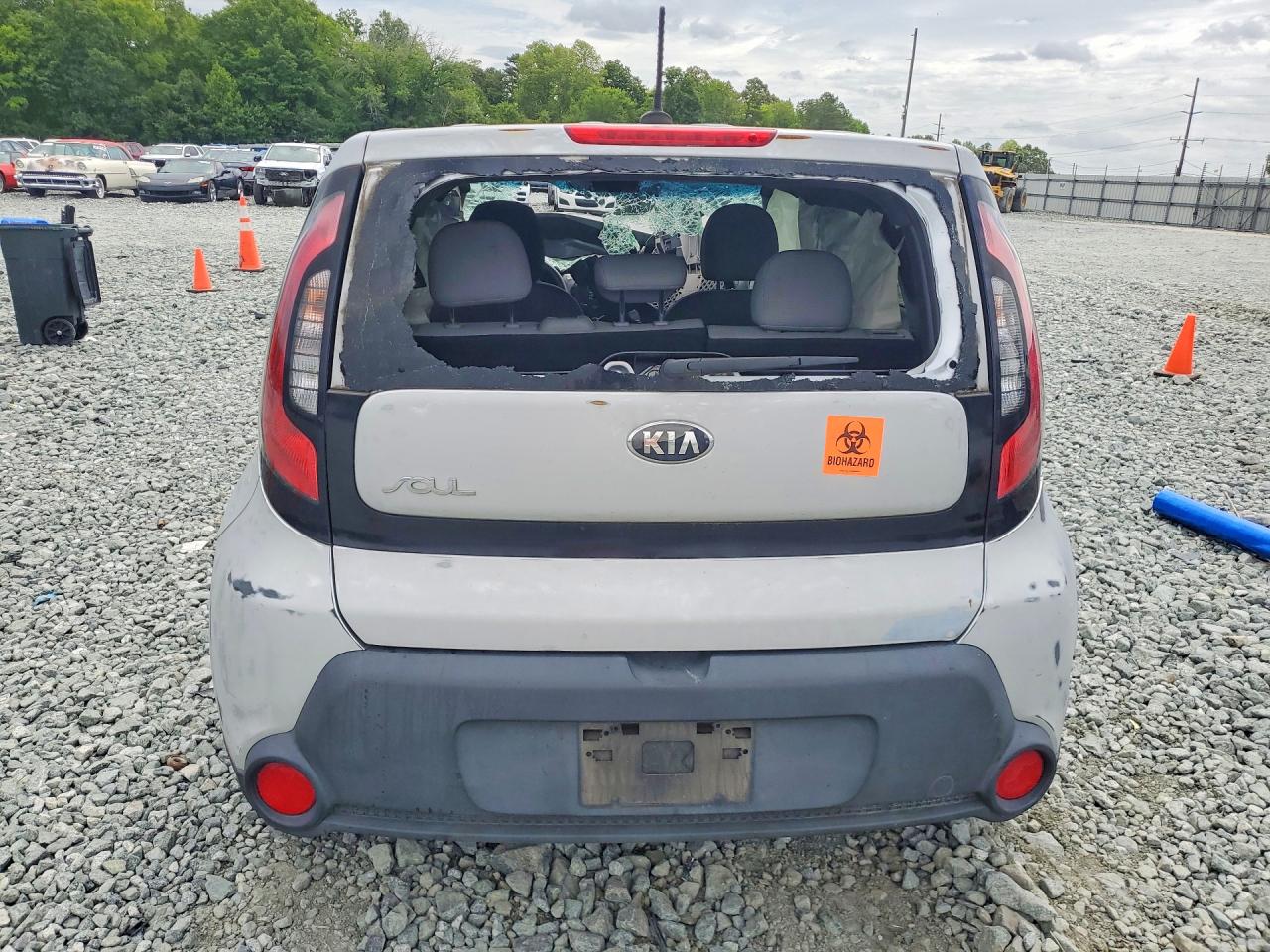 2015 Kia Soul Base Silver vin: KNDJN2A24F7795250