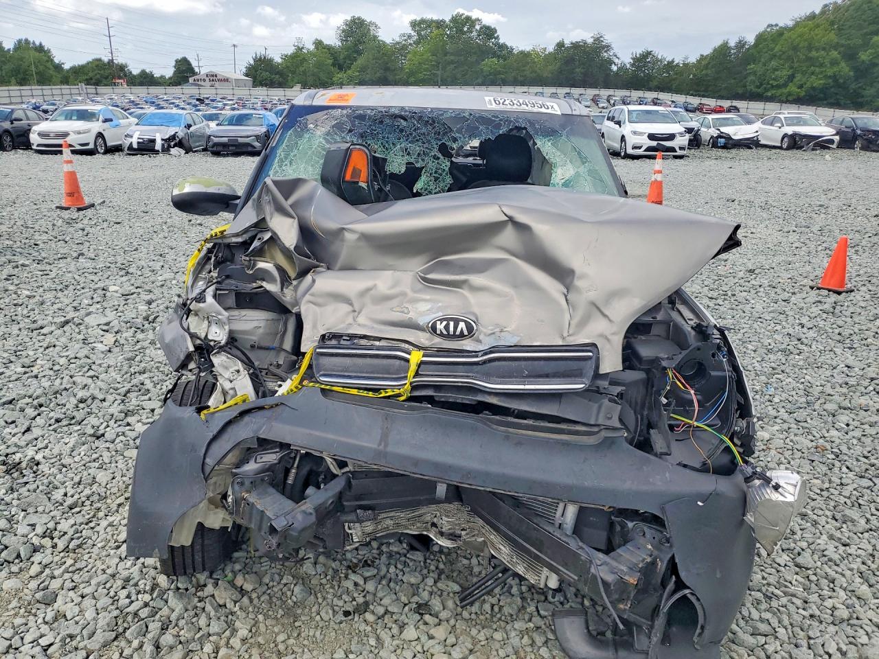2015 Kia Soul Base Silver vin: KNDJN2A24F7795250