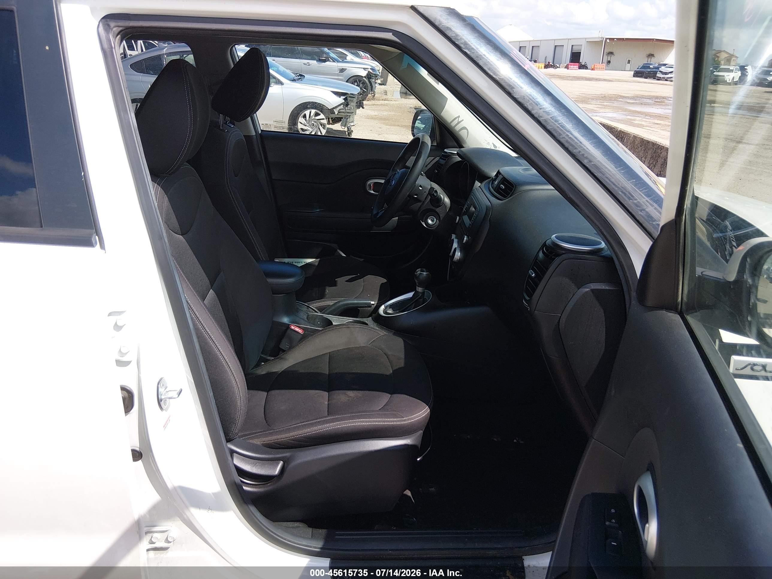 2015 Kia Soul   Белый vin: KNDJN2A24F7800690